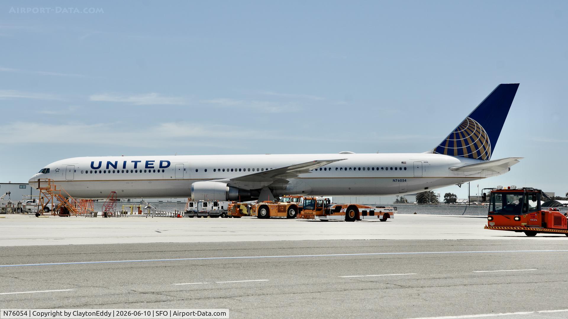 N76054, 2000 Boeing 767-424/ER, c/n 29449 l/n 816, SFO 2026
