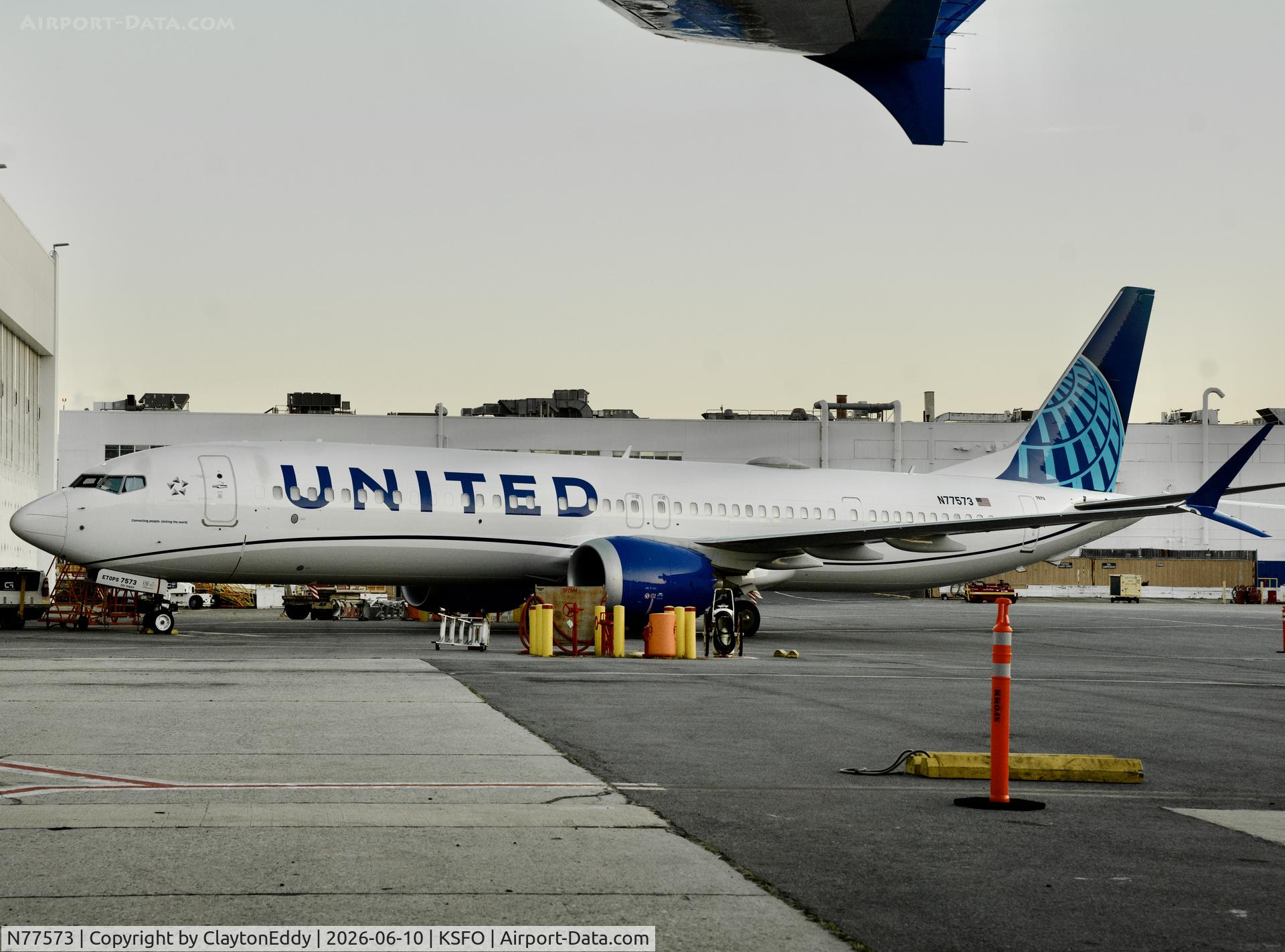 N77573, 2023 Boeing 737-9 MAX, c/n 67603 l/n 8707, SFO 2026. 