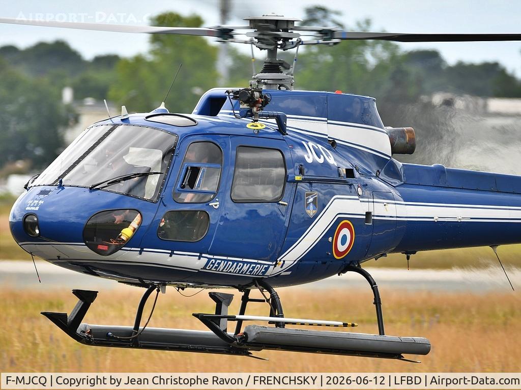 F-MJCQ, Aerospatiale AS350B Ecureuil, c/n 2057, France Gendarmerie landing FATO