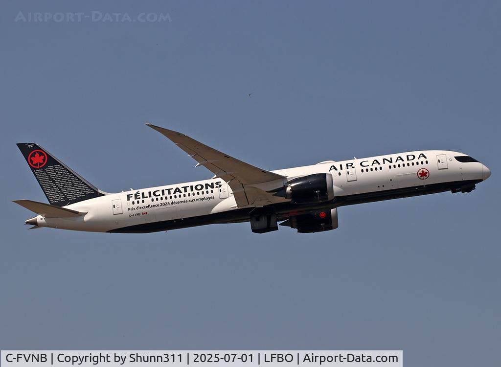 C-FVNB, 2018 Boeing 787-9 Dreamliner, c/n 38359 l/n 705, Climbing after take off from rwy 32R with special c/s