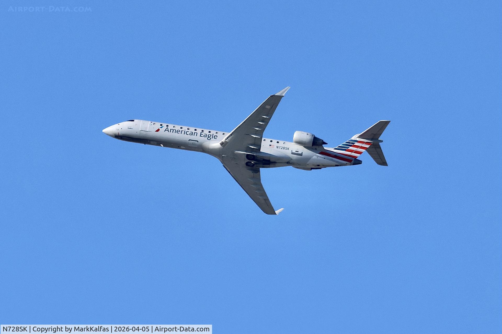 N728SK, 2005 Bombardier CRJ-701 (CL-600-2C10) Regional Jet, c/n 10192, CRJ7 SkyWest / American Eagle  BOMBARDIER CL-600-2C10 N728SK departing 28R KORD