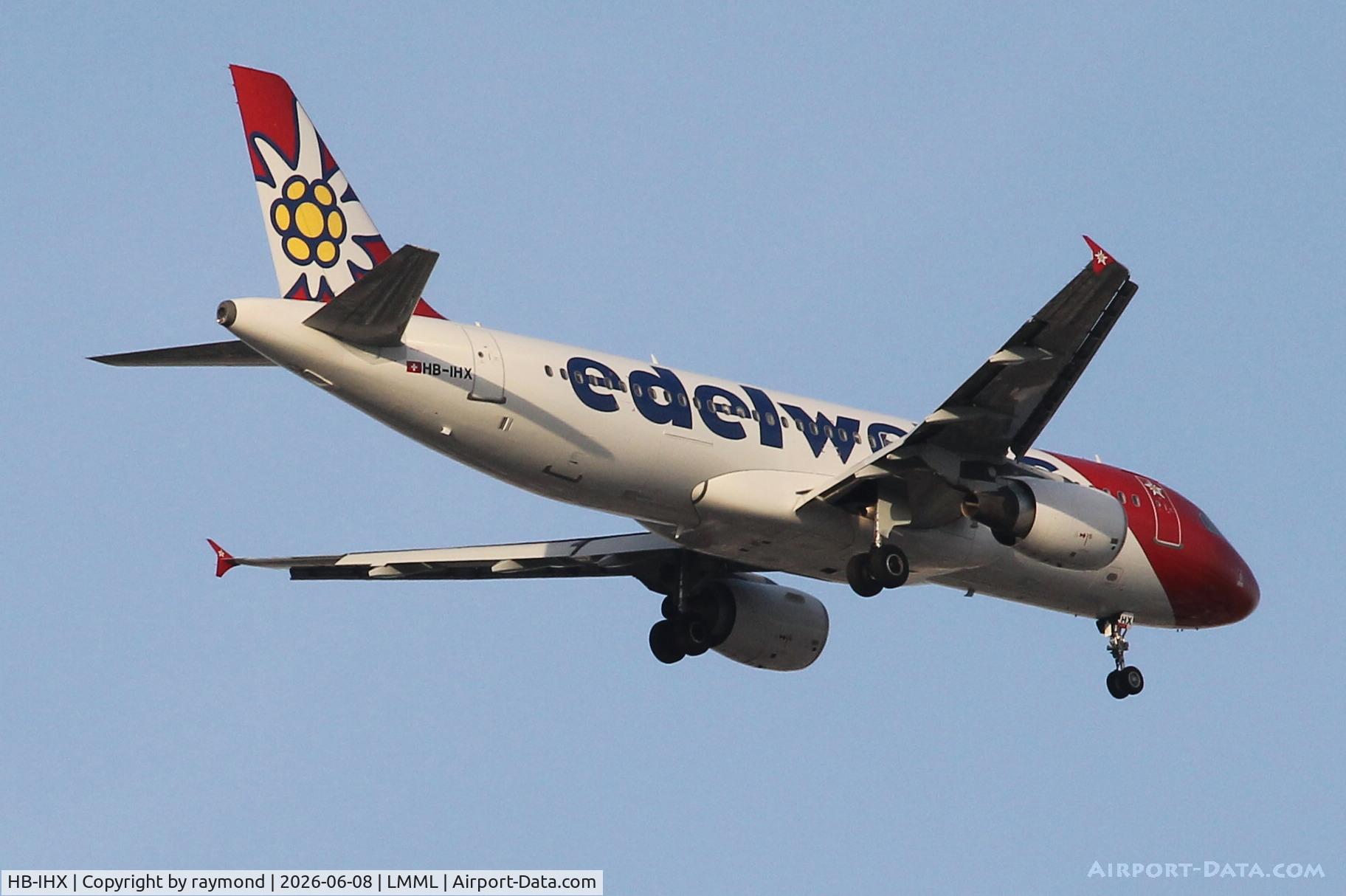 HB-IHX, 1998 Airbus A320-214, c/n 0942, Airbus A320-214 reg HB-IHX of Edelweiss on final approach for RW13 landing in Malta.