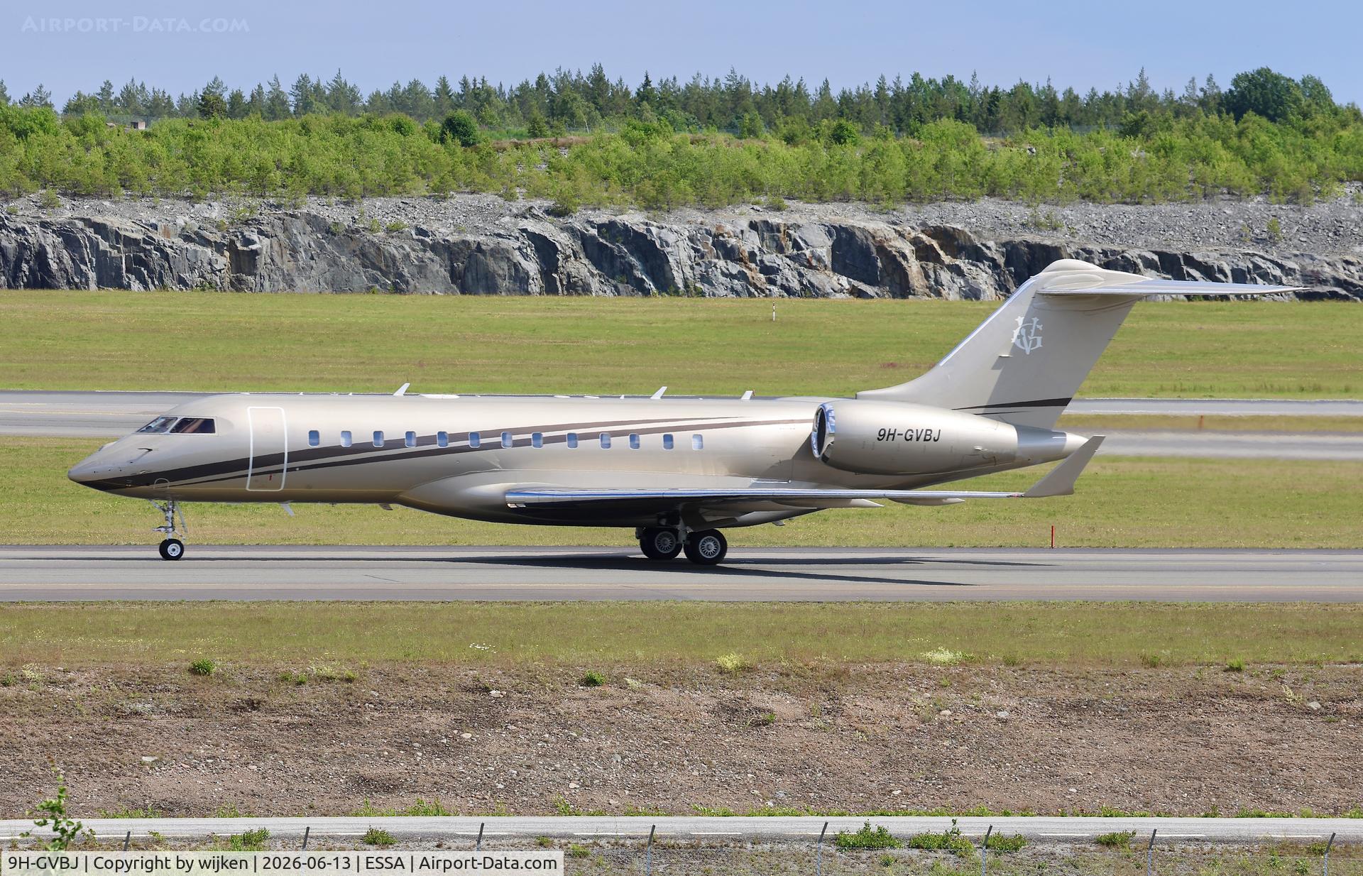 9H-GVBJ, 2007 Bombardier Global Express XRS, c/n 9252, Twy W