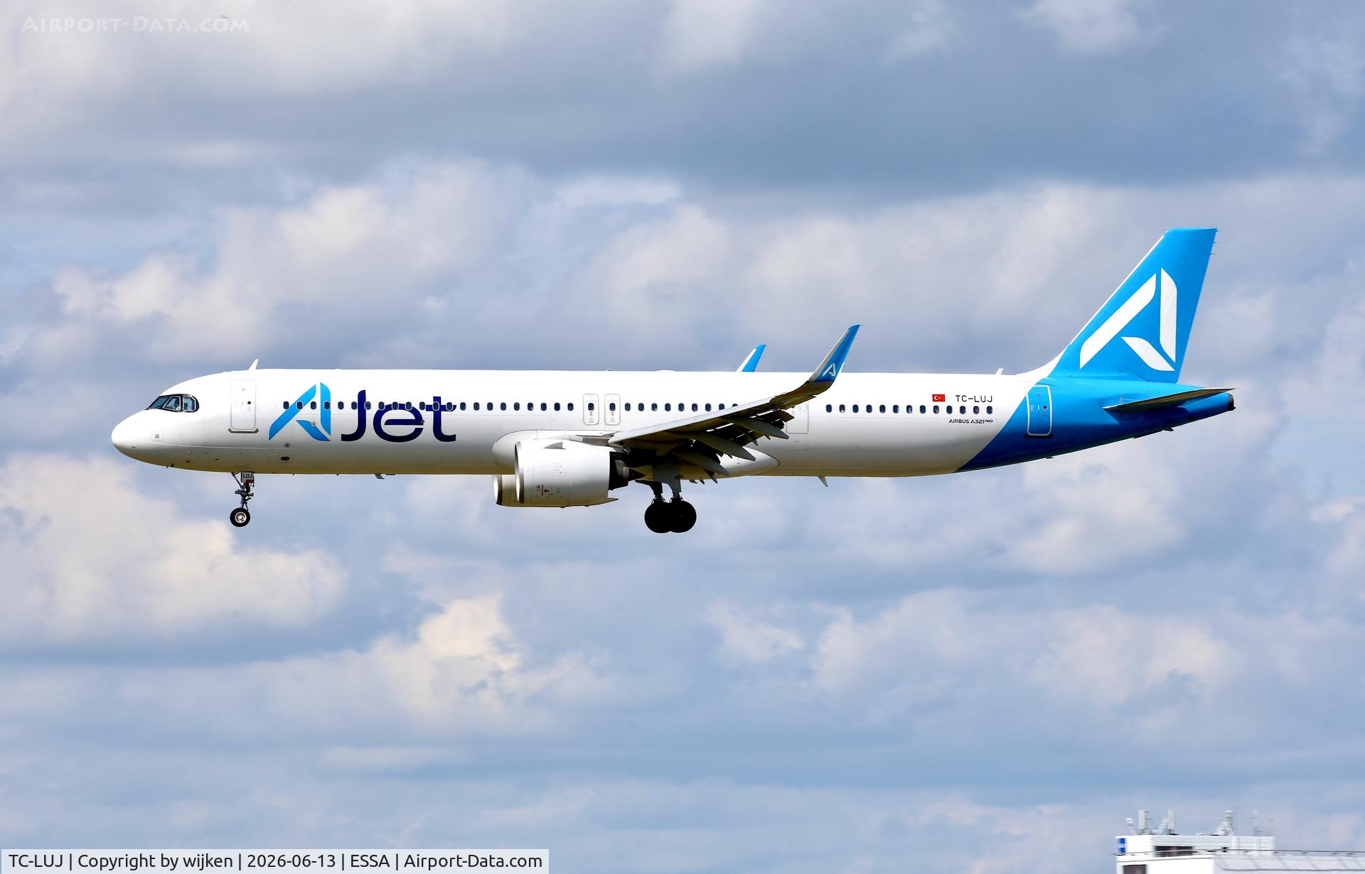 TC-LUJ, Airbus A321-271NX, c/n 10883, Rwy 19L