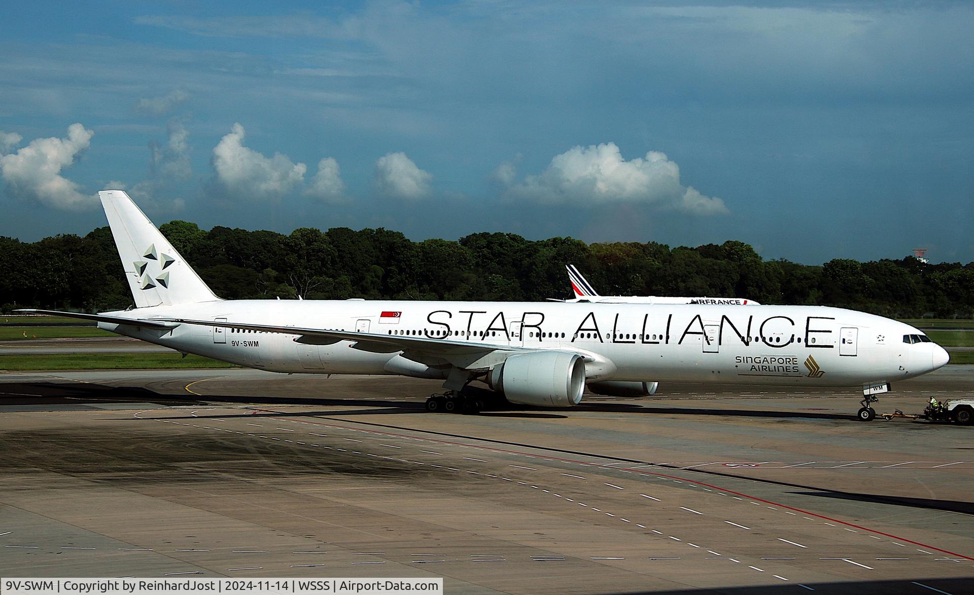 9V-SWM, 2008 Boeing 777-312/ER, c/n 34578 l/n 701, Singapore Airlines in Star Allicance colors at ints homebase Singapore-Changi
