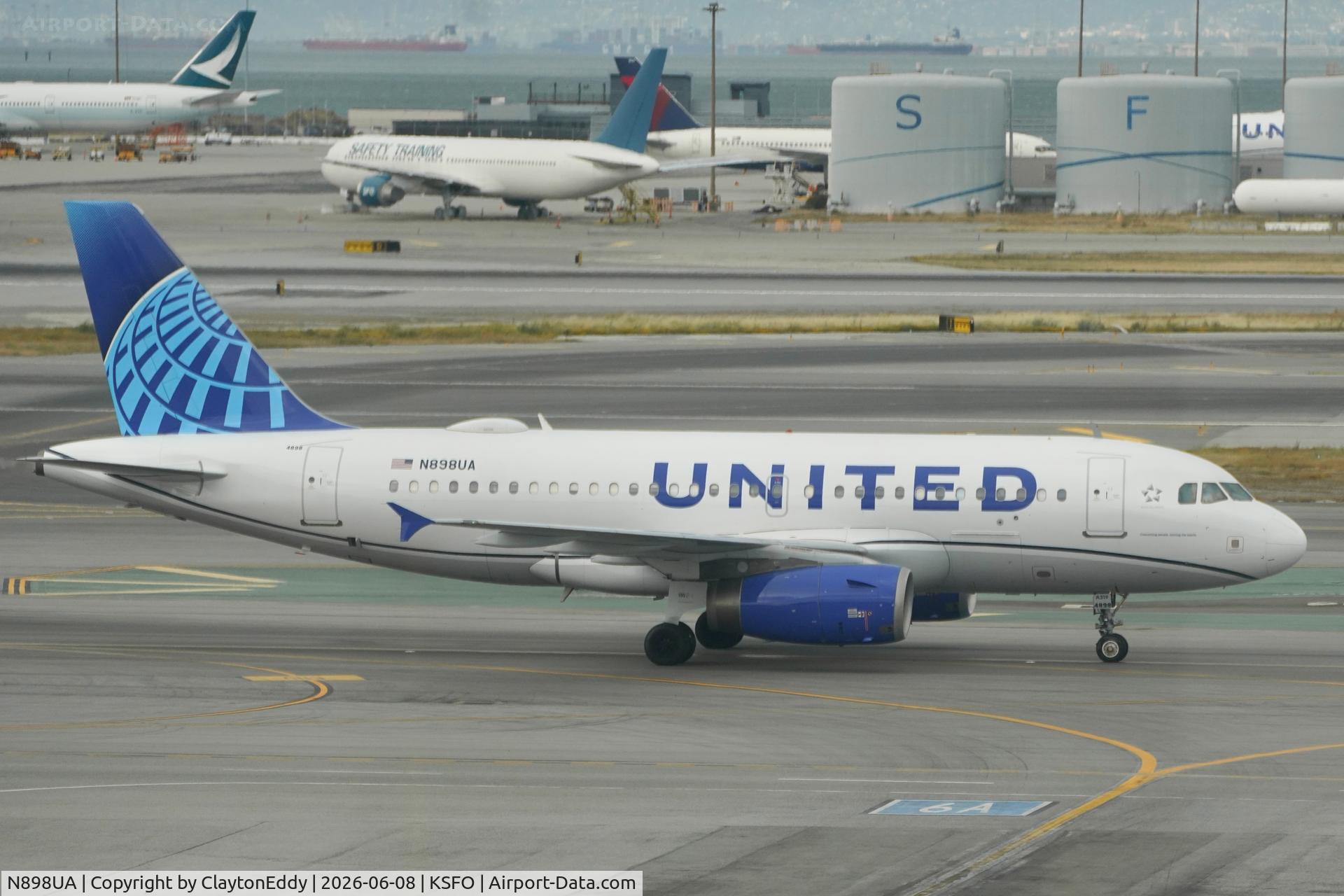 N898UA, 2007 Airbus A319-132, c/n 3311, Sky Terrace SFO 2026. 