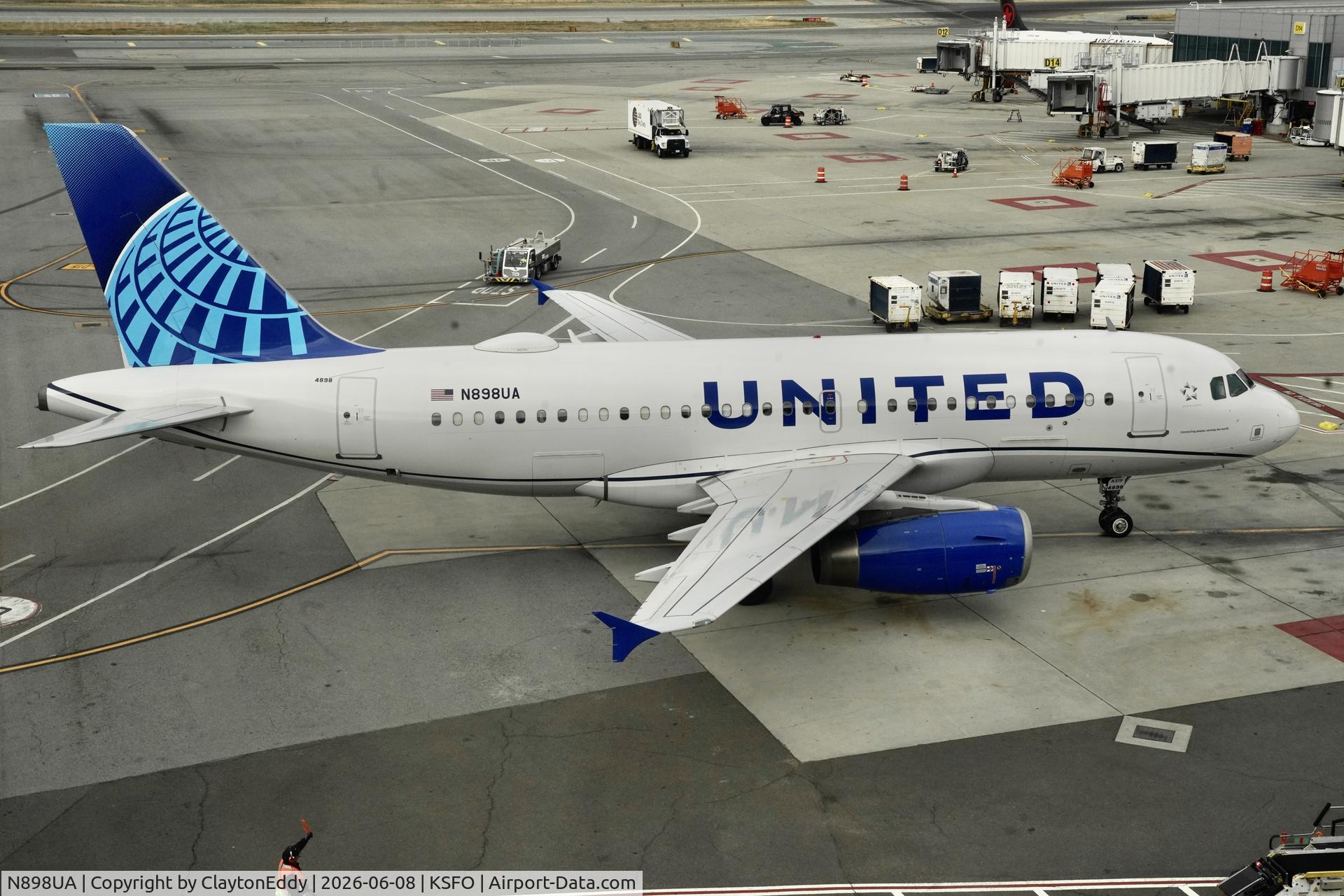 N898UA, 2007 Airbus A319-132, c/n 3311, Sky Terrace SFO 2026. 