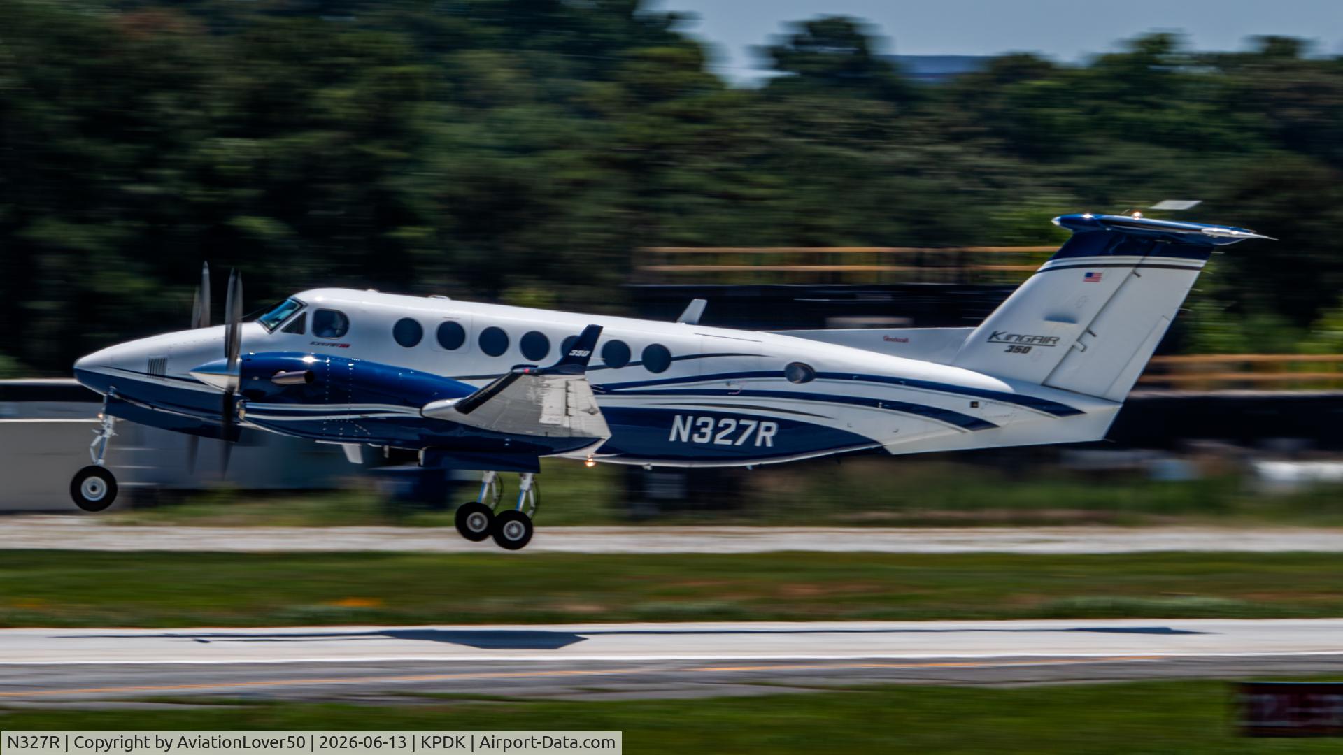 N327R, 1999 Raytheon Aircraft Company B300, c/n FL-259, King Air 350