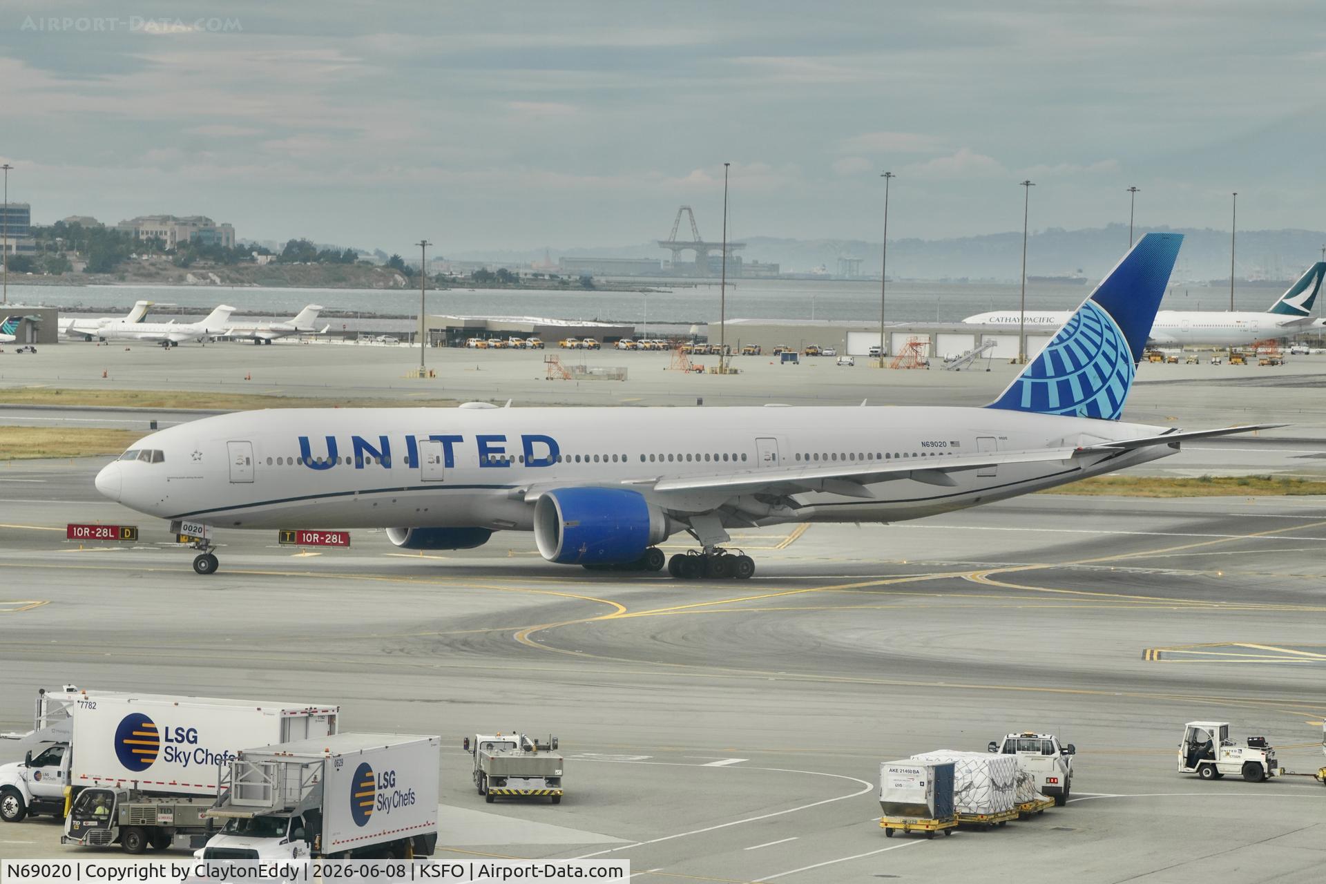 N69020, 2007 Boeing 777-224, c/n 31687 l/n 625, Sky Terrace SFO 2026. 