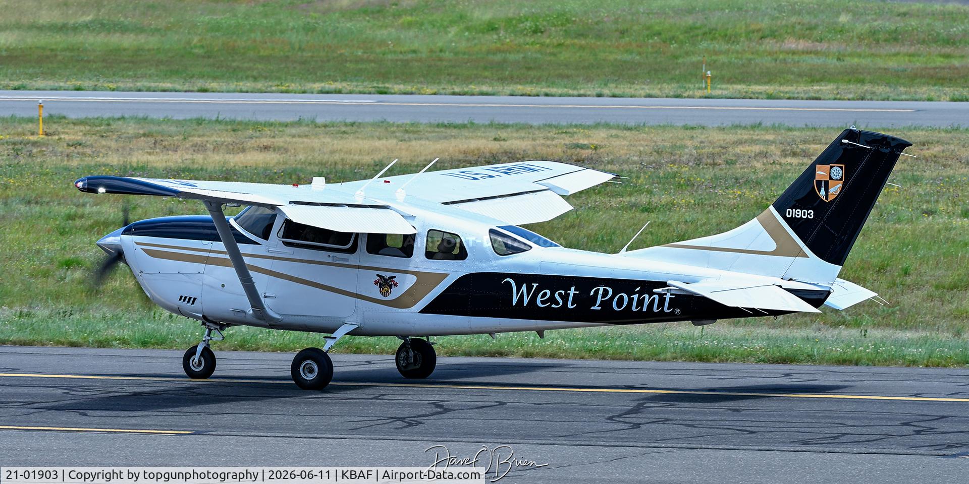 21-01903, 2022 Cessna T206H Turbo Stationair HD Turbo Stationair, c/n 21-01903 l/n T20609658, West Point Plane taxis to the ramp