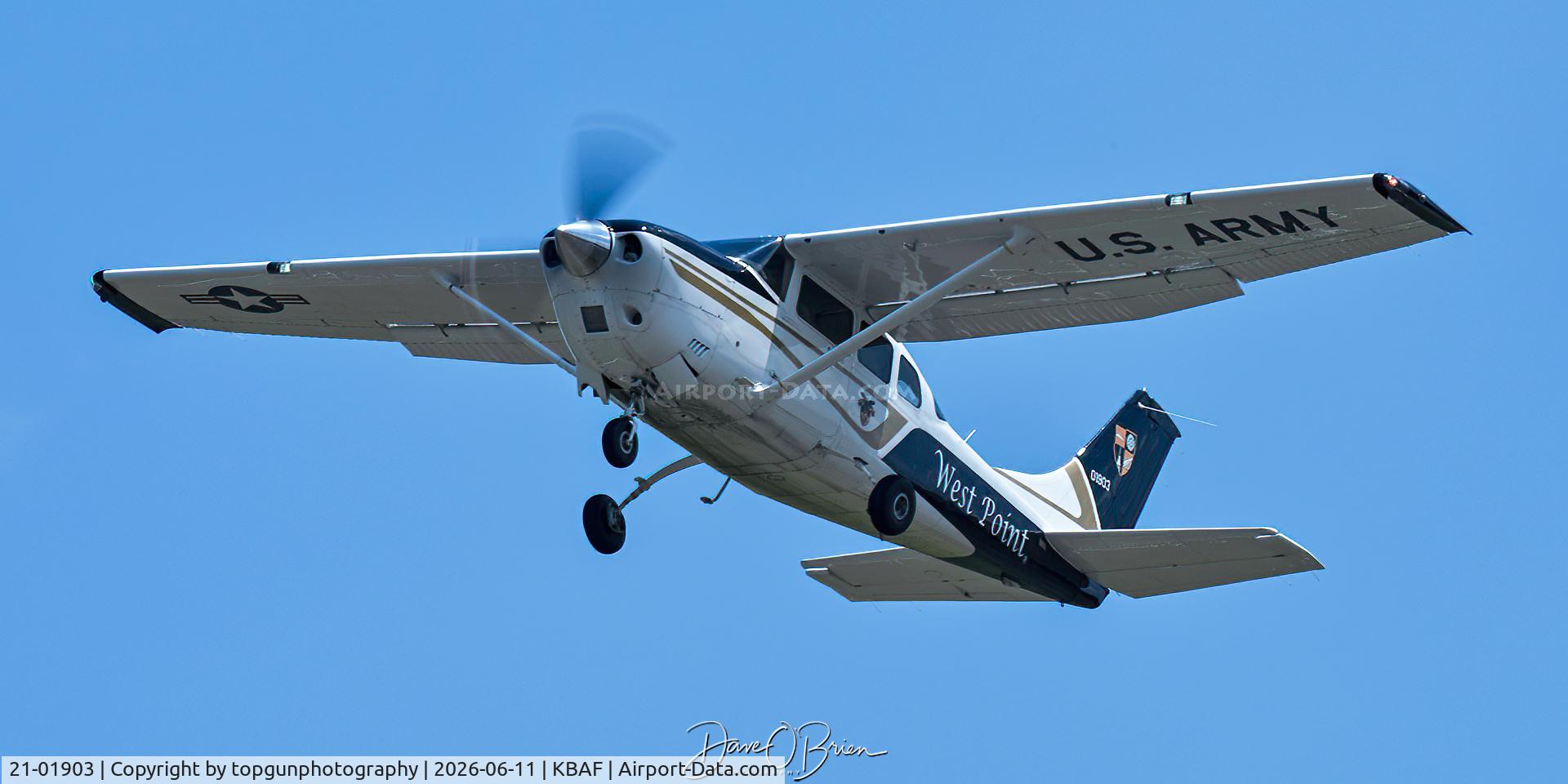 21-01903, 2022 Cessna T206H Turbo Stationair HD Turbo Stationair, c/n 21-01903 l/n T20609658, Departing back to West Point