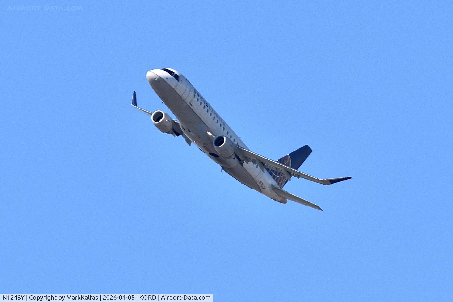 N124SY, 2016 Embraer 175LR (ERJ-170-200LR), c/n 17000439, E75L SkyWest/United Express Embraer 175LR (ERJ-170-200LR) N124SY departing 28R KORD 
