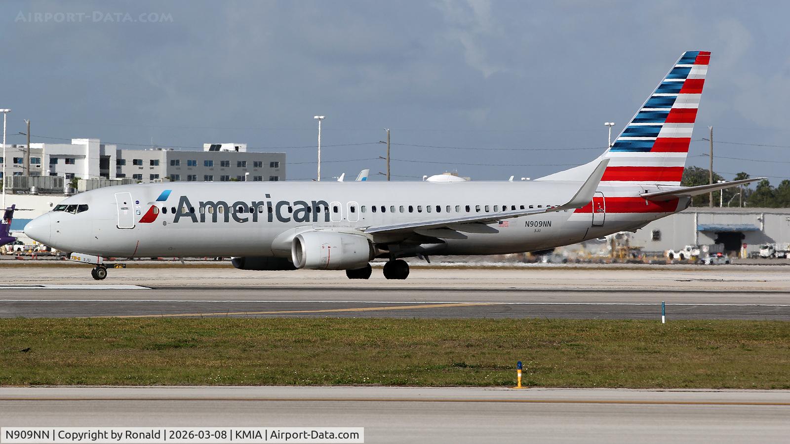 N909NN, 2012 Boeing 737-823, c/n 31159 l/n 4259, at mia