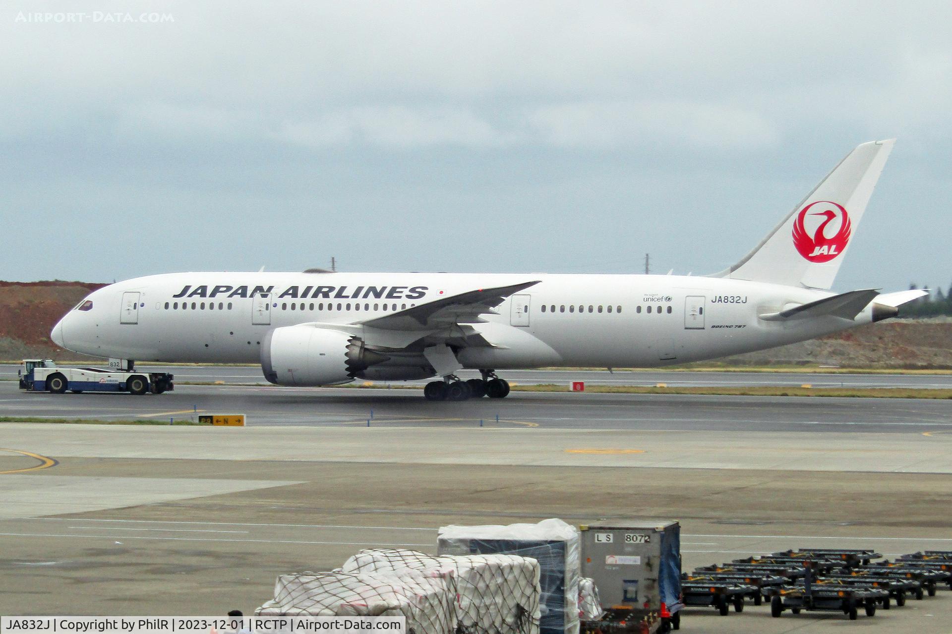 JA832J, 2013 Boeing 787-8 Dreamliner, c/n 34844 l/n 105, JA832J 2013 Boeing 787-800 JAL Taipei 
