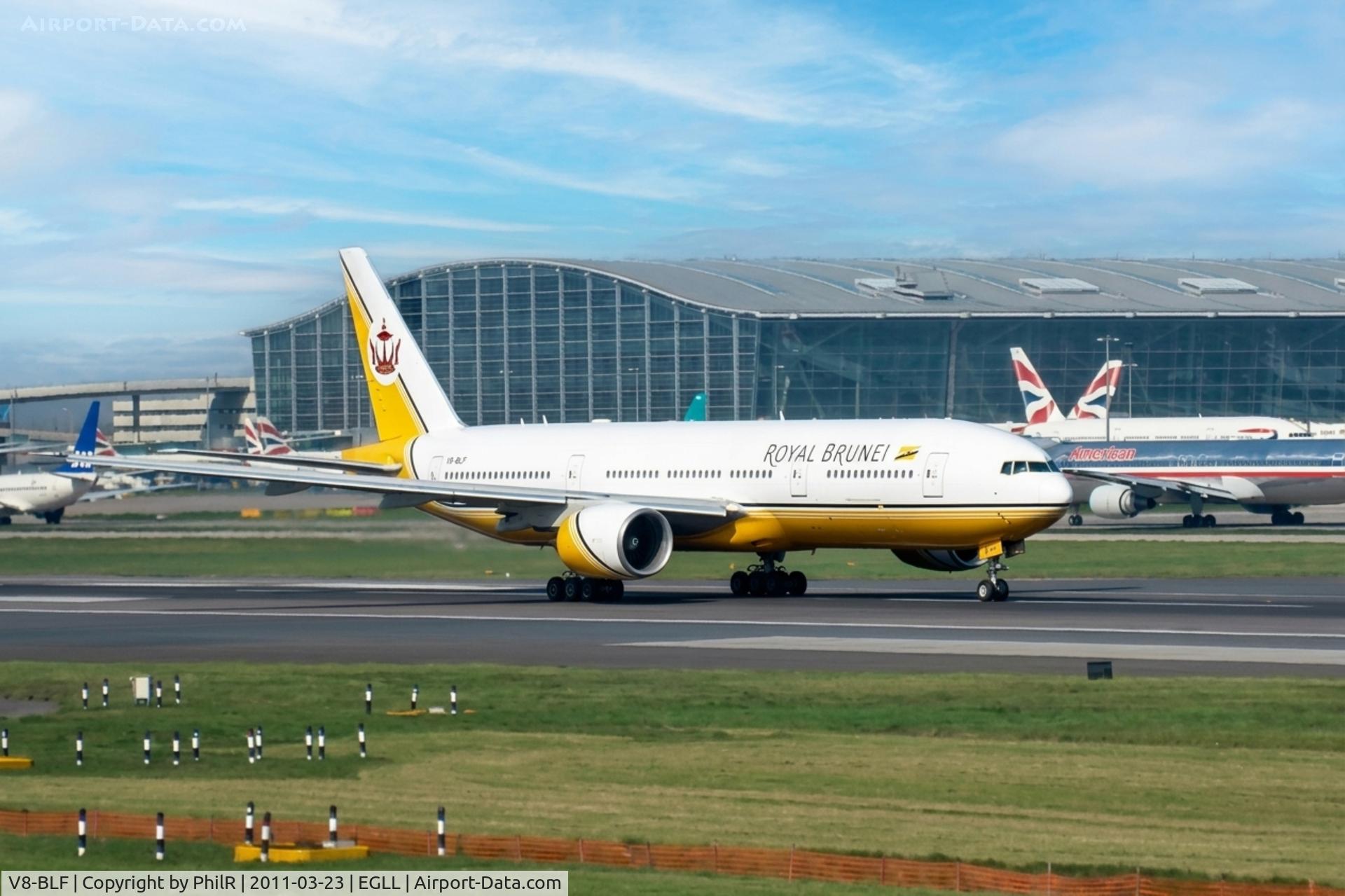 V8-BLF, 2001 Boeing 777-212/ER, c/n 30869, V8-BLF 2001 B777-200 Royal Brunei LHR 