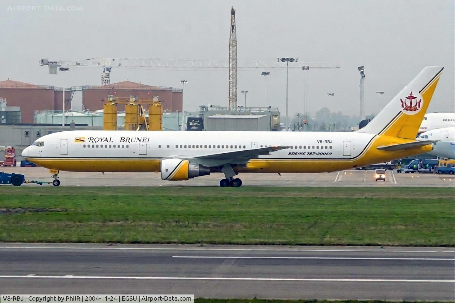 V8-RBJ, 1992 Boeing 767-33A/ER, c/n 25533, V8-RBJ 1993 B767-300 Royal Brunei LHR