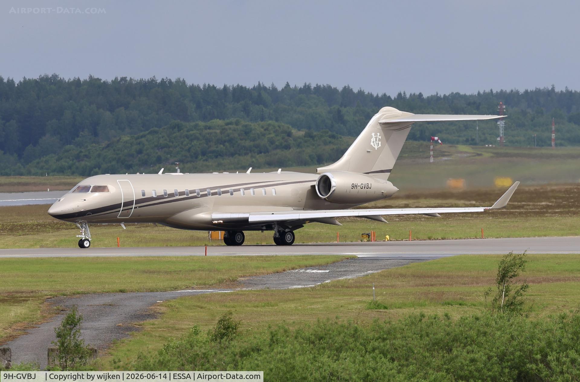 9H-GVBJ    , 2007 Bombardier Global Express XRS, c/n 9252, Rwy 01L