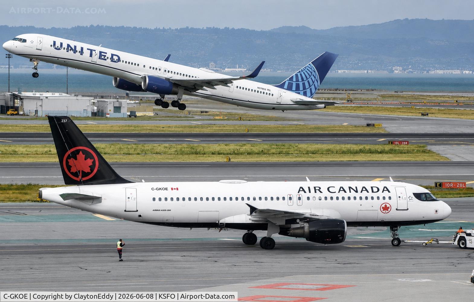 C-GKOE, 2002 Airbus A320-214, c/n 1874, Sky Terrace SFO 2026 