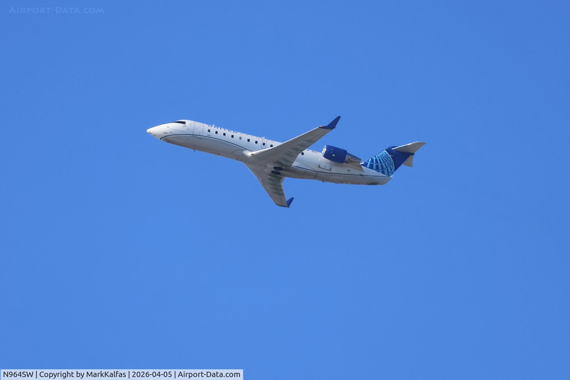 N964SW, 2003 Bombardier CRJ-200ER (CL-600-2B19), c/n 7868, CRJ2 SkyWest/United Express Bombardier CL-600-2B19 N964SW dearting 28R KORD