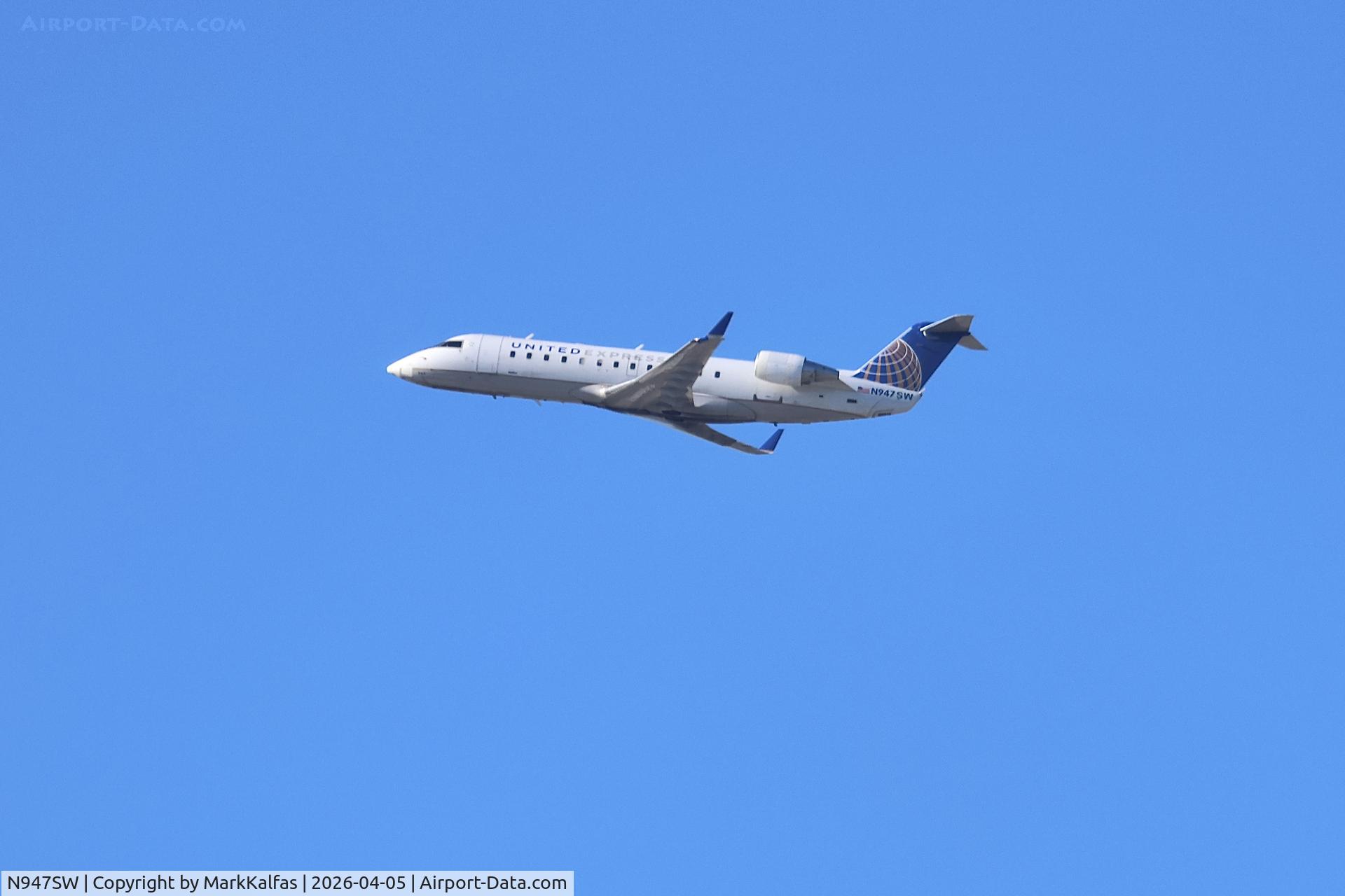 N947SW, 2003 Bombardier CRJ-200LR (CL-600-2B19), c/n 7786, CRJ2 SkyWest/United Express Bombardier CL-600-2B19 N947SW dearting 28R KORD
