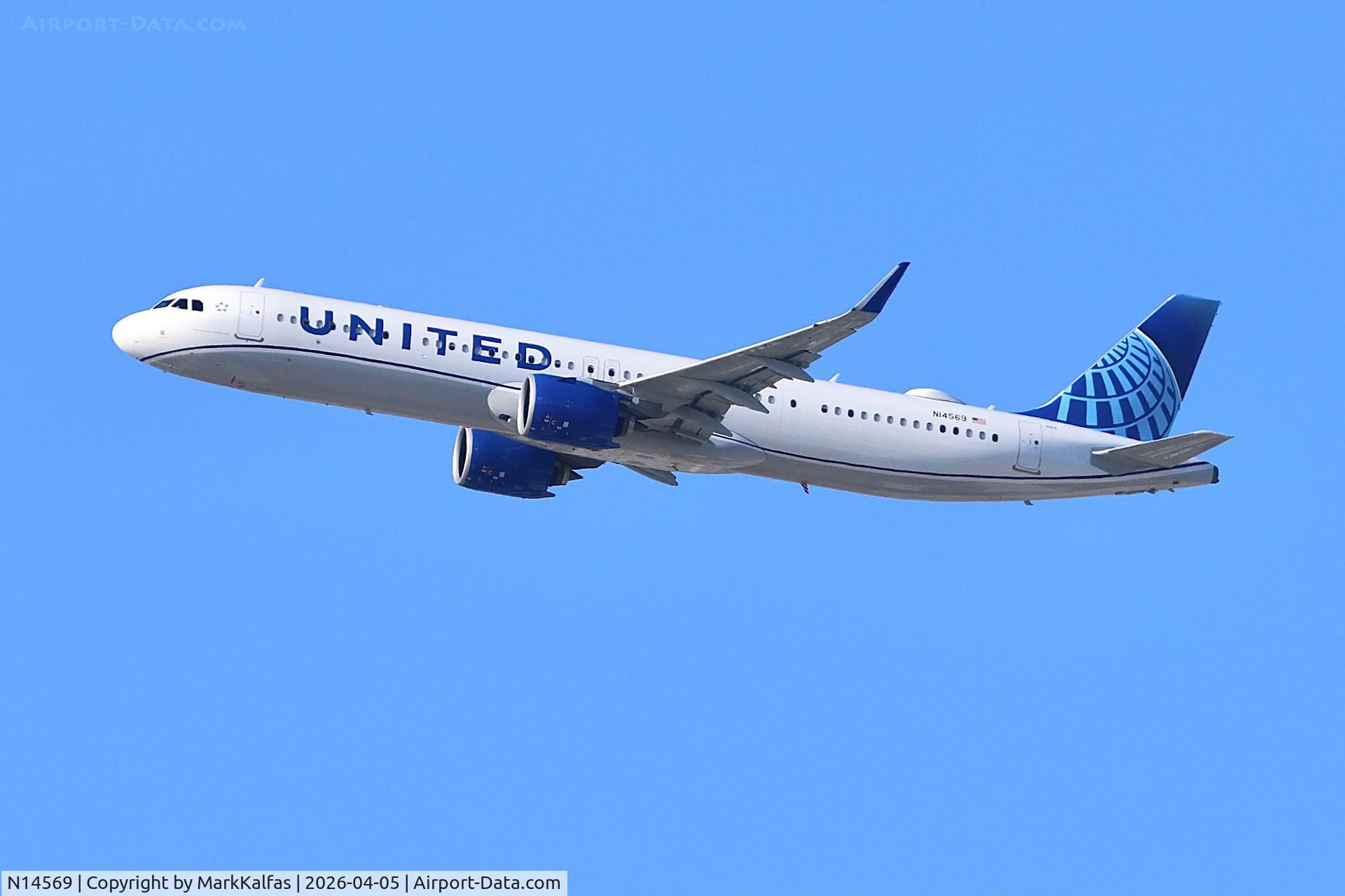 N14569, 2026 Airbus A321-271NX, c/n 13013, A21N United Airbus A321-271NX N14569 departing 28R KORD