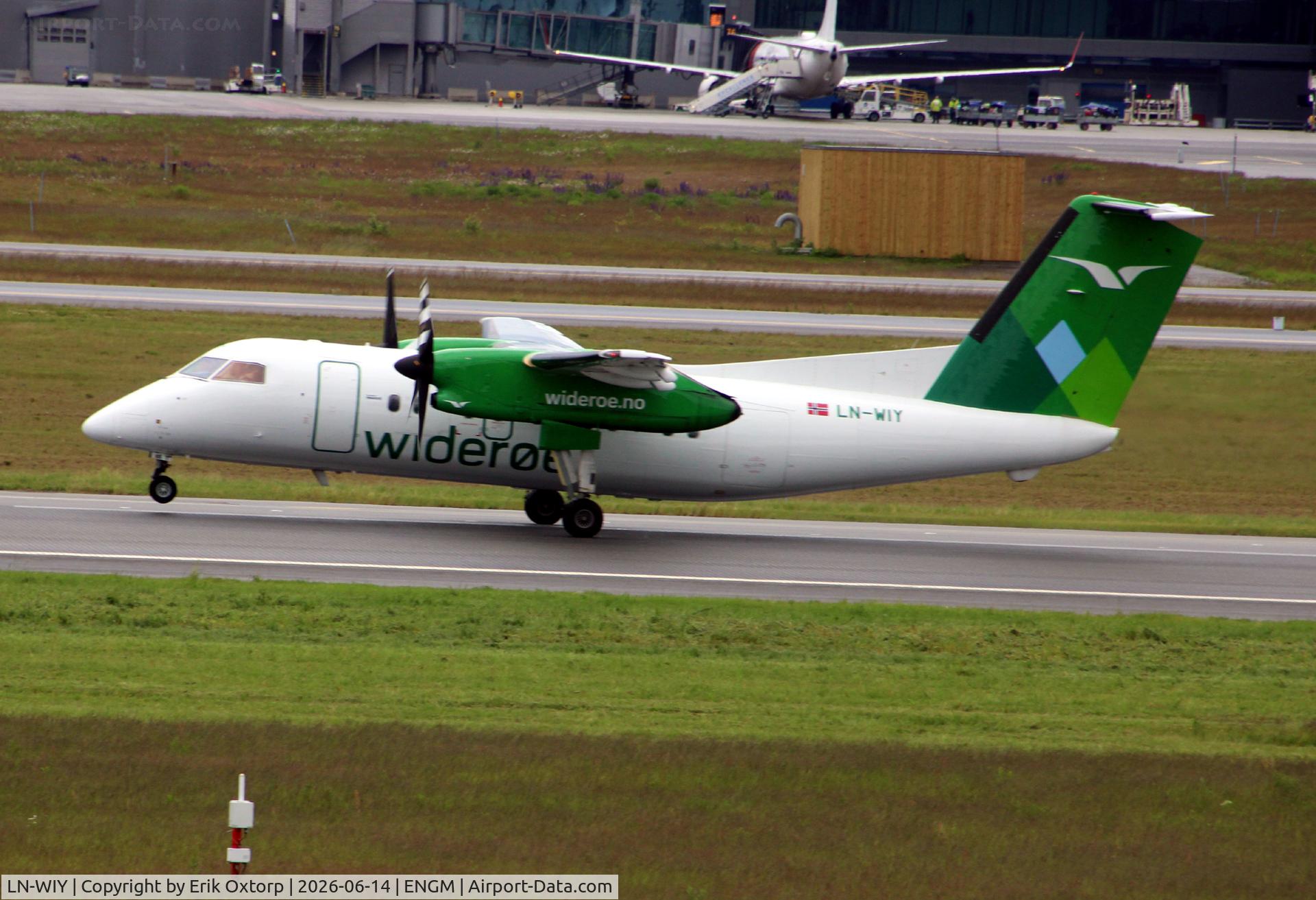 LN-WIY, 1997 bombadier DHC8-103 (Dash8-Q100), c/n 472, LN-WIY in OSL