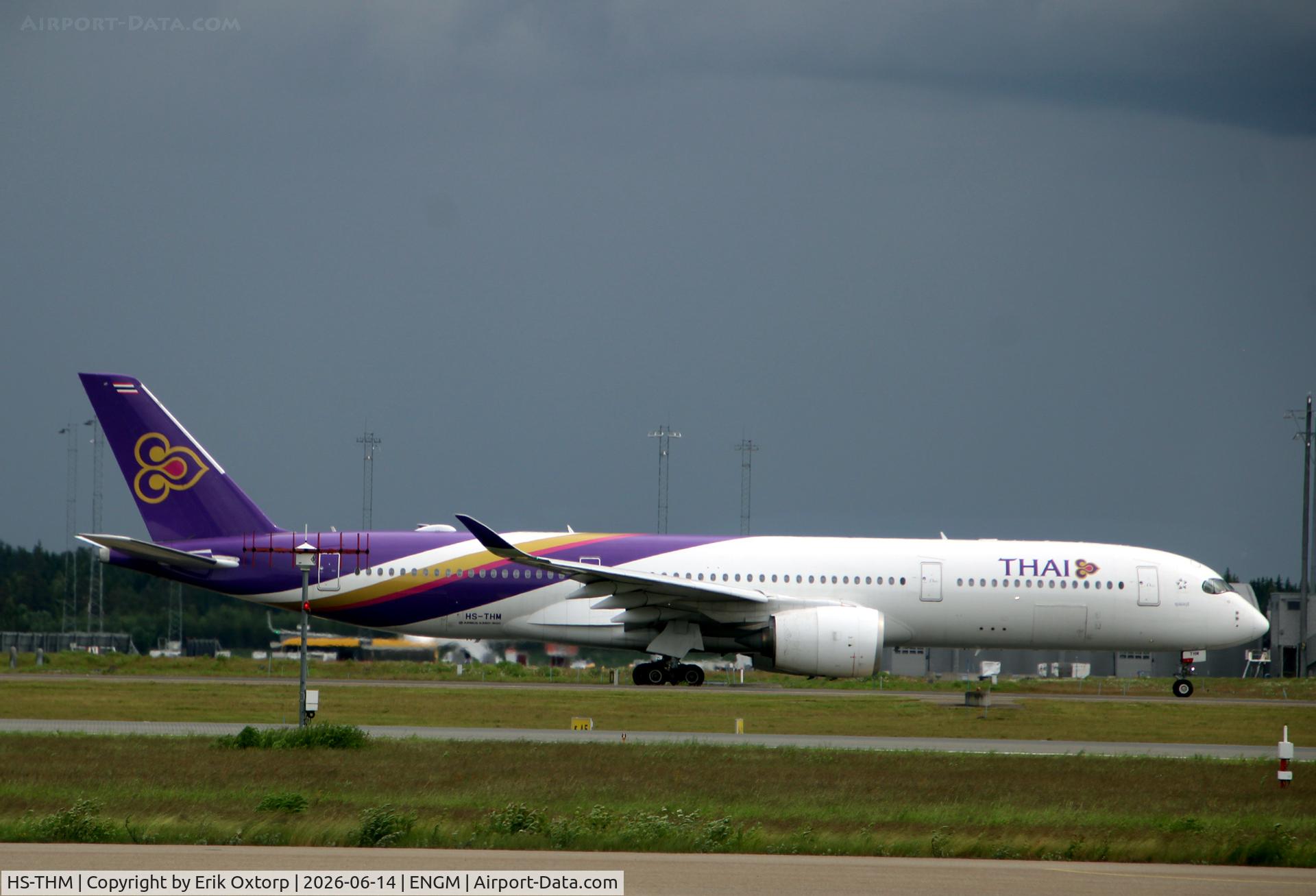 HS-THM, 2018 Airbus A350-941, c/n 189, HS-THM taxi for take off