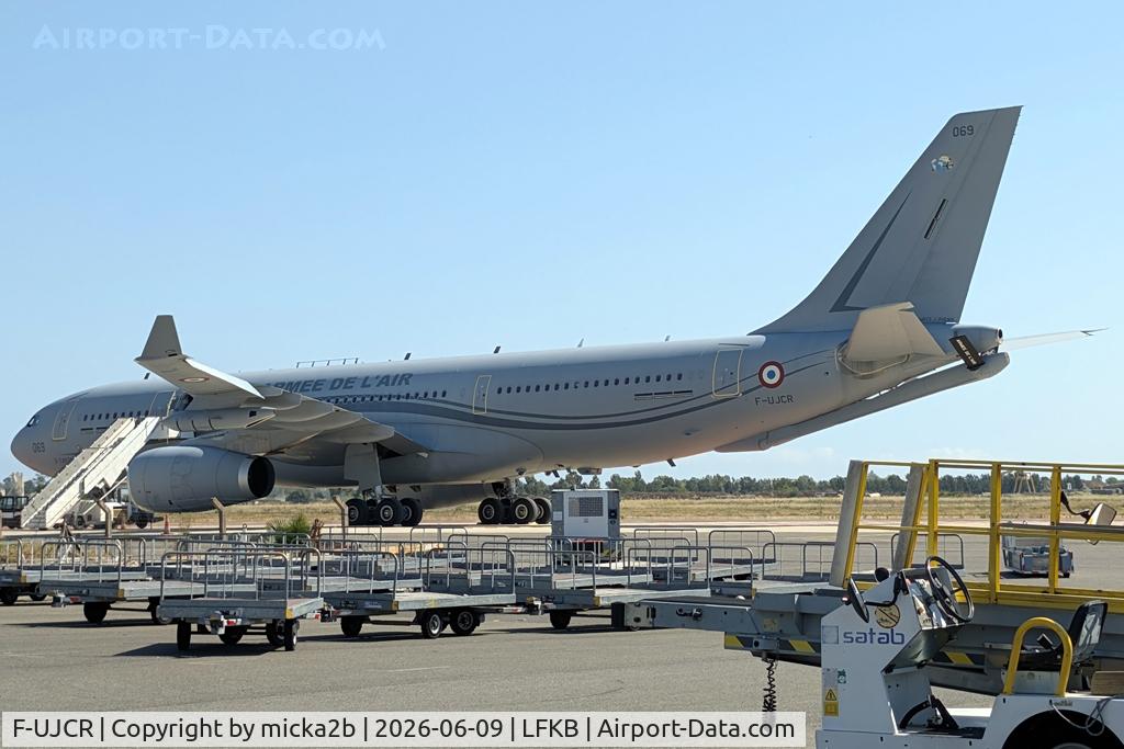 F-UJCR, 2022 Airbus A330-243MRTT, c/n 2015, Parked