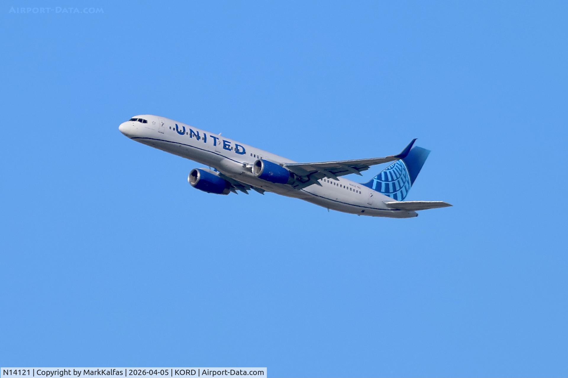 N14121, 1997 Boeing 757-224, c/n 27563, B752 United Airlines Boeing 757-224, N14121 departing 28R KORD
