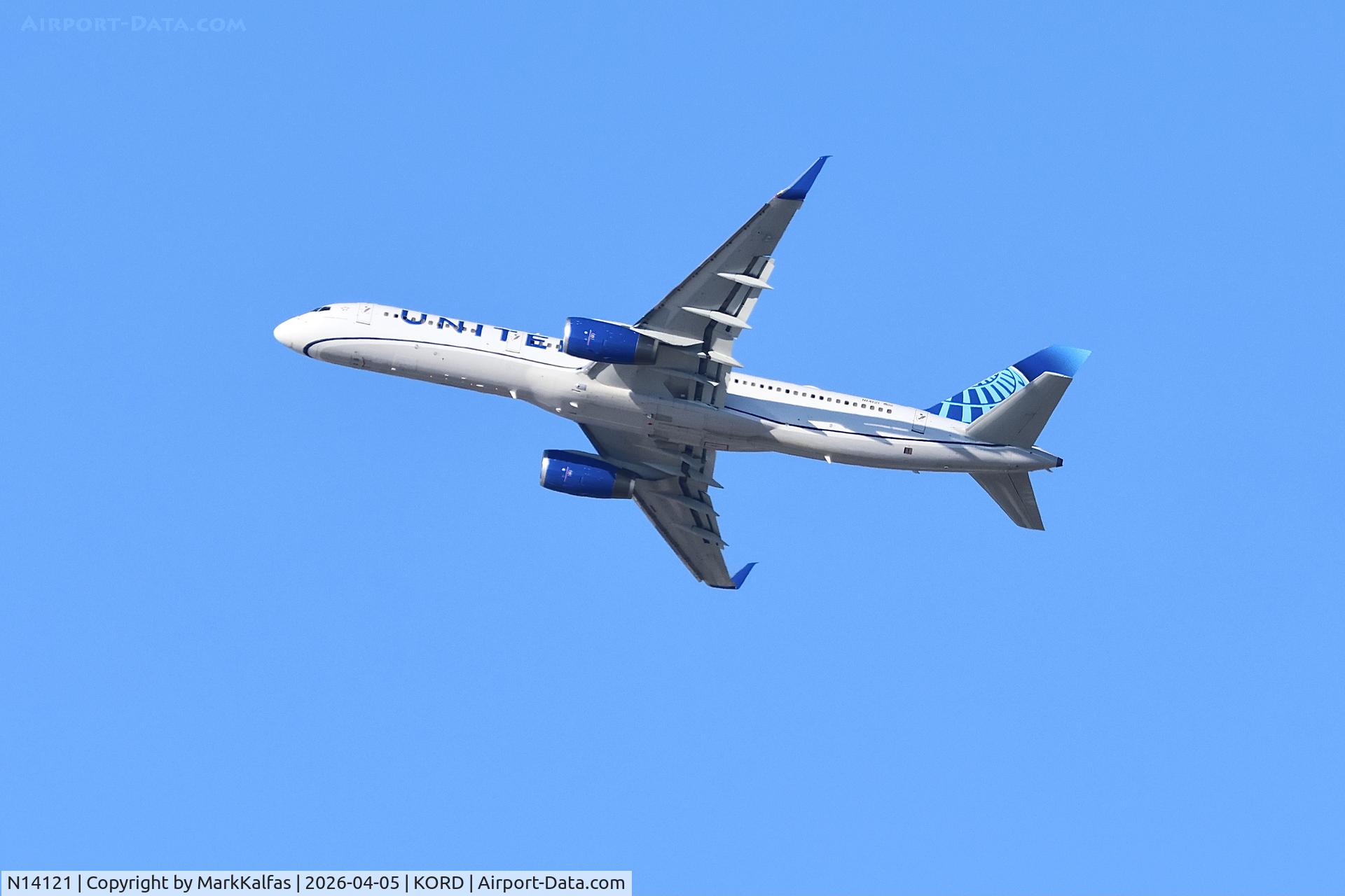 N14121, 1997 Boeing 757-224, c/n 27563, B752 United Airlines Boeing 757-224, N14121 departing 28R KORD
