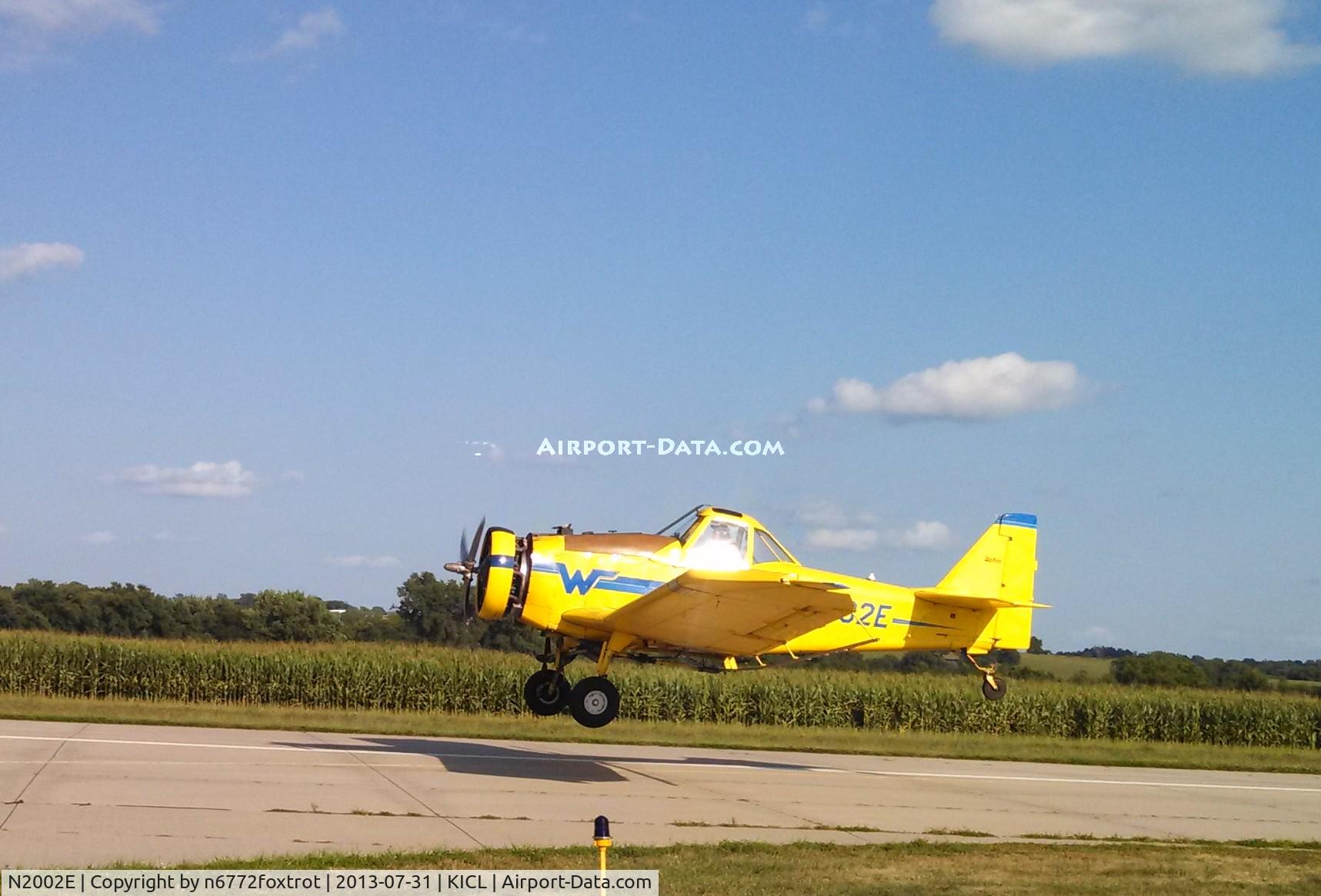 N2002E, 1992 Weatherly 620B, c/n 1554, Headed out to spray off Runway 02