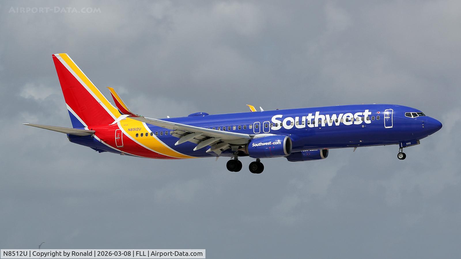 N8512U, 2016 Boeing 737-8H4WL, c/n 38816 l/n 6185, at fll