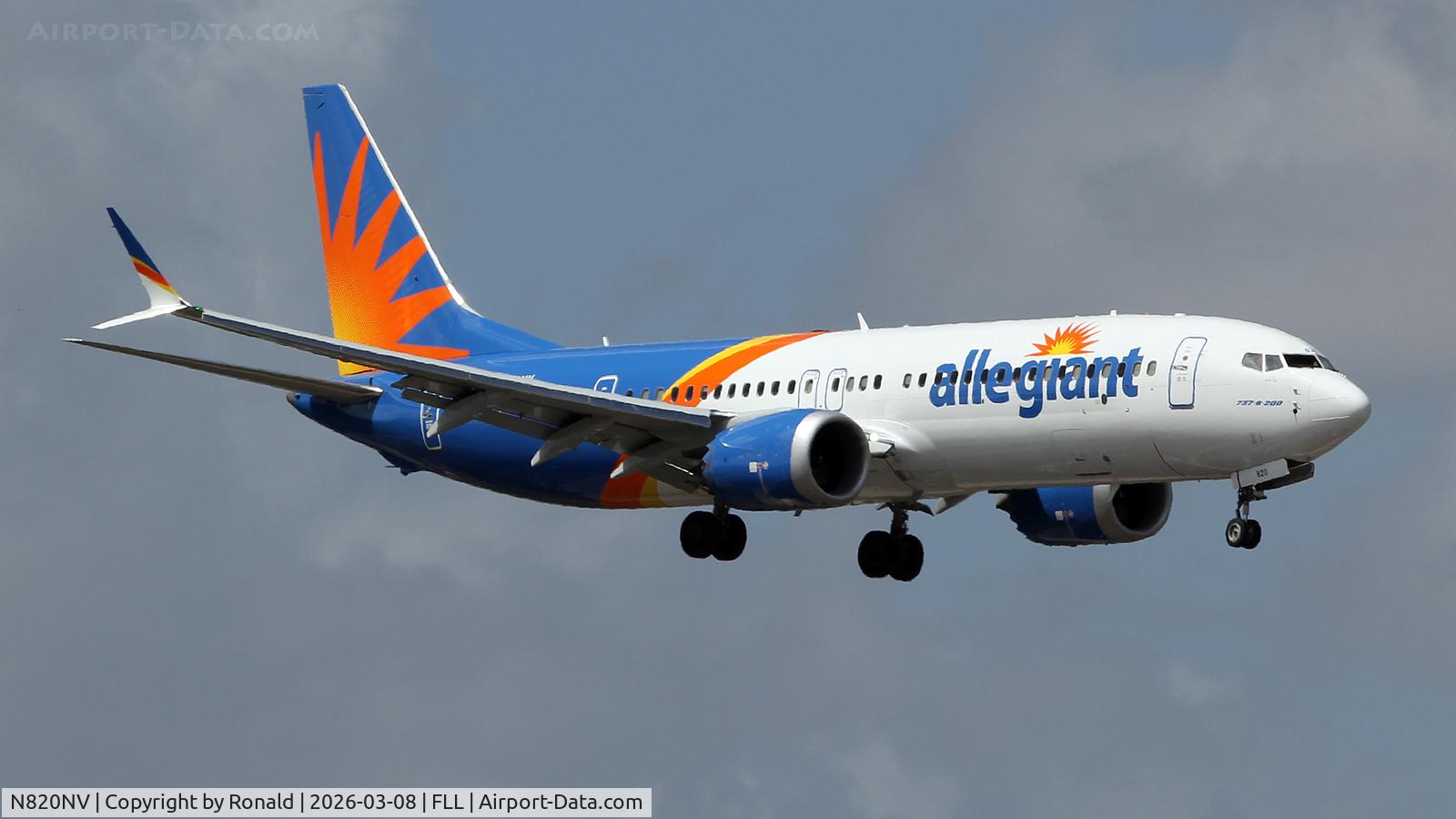 N820NV, 2015 Airbus A321-231, c/n 6443, at fll