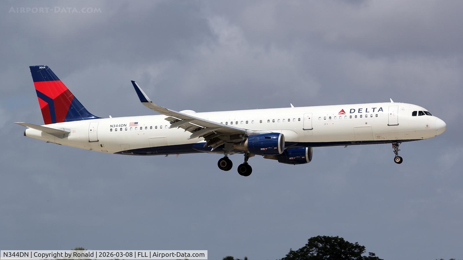 N344DN, 2018 Airbus A321-211, c/n 8171, at fll