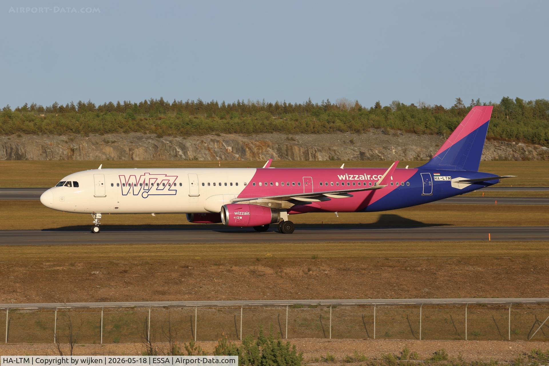 HA-LTM, 2018 Airbus A321-231, c/n 8236, Rwy 01R