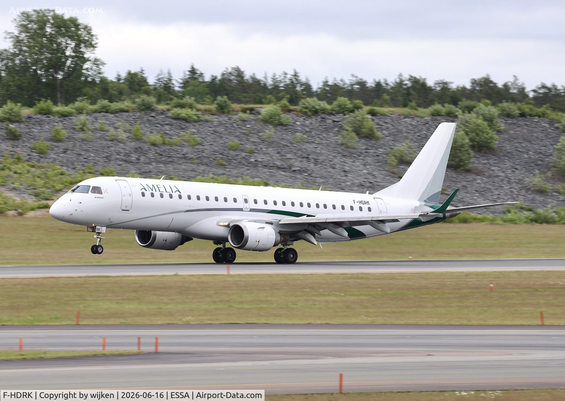F-HDRK, 2013 Embraer 190LR (ERJ-190-100LR), c/n 19000605, Rwy 01R