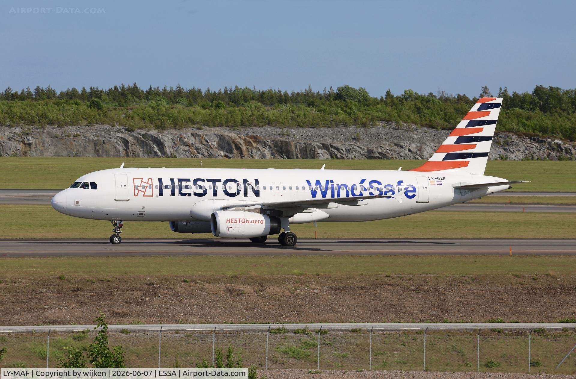 LY-MAF, 2003 Airbus A320-232, c/n 1922, Twy W