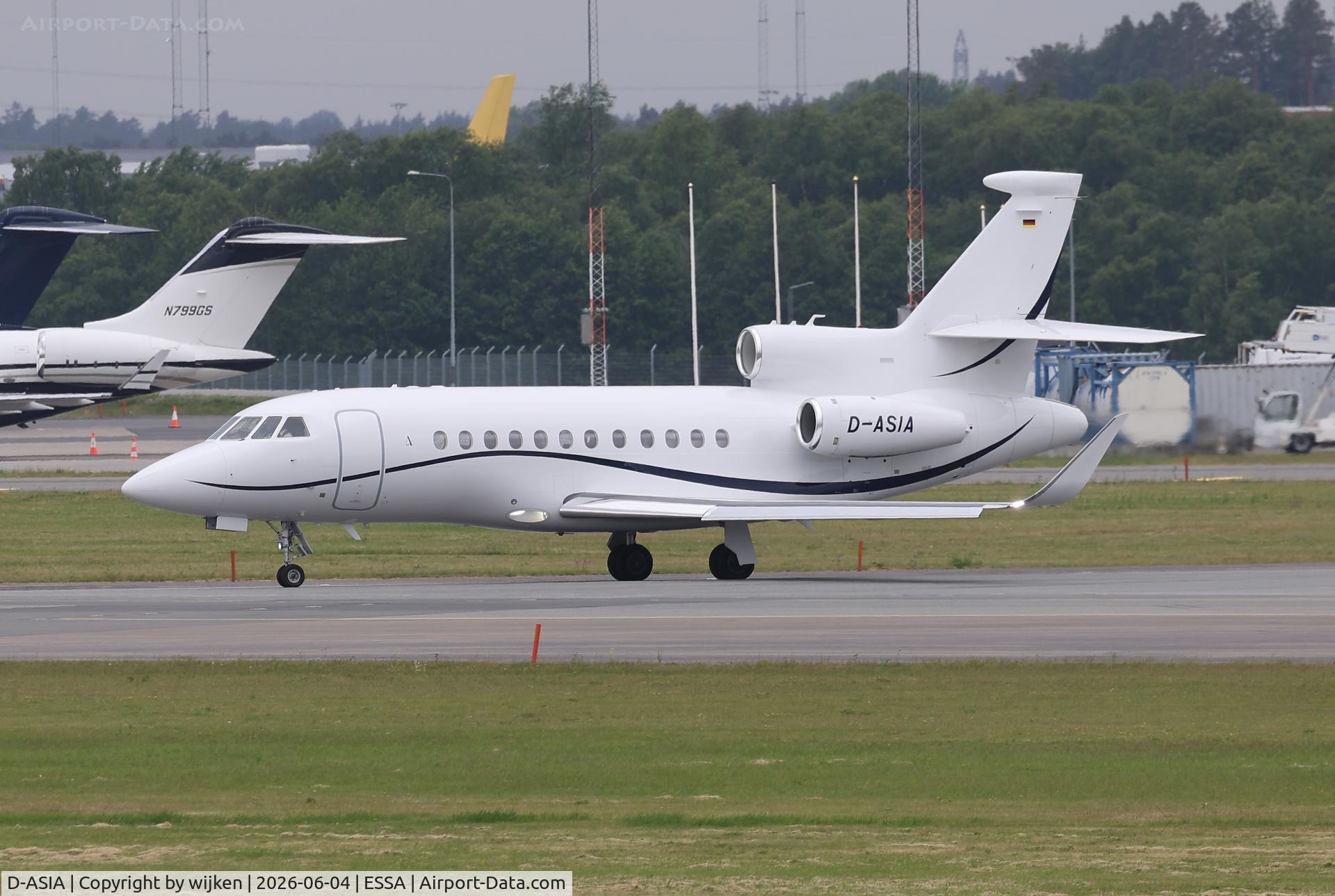 D-ASIA, 2025 DASSAULT AVIATION Falcon 900LX, c/n 338, Rwy 19L
