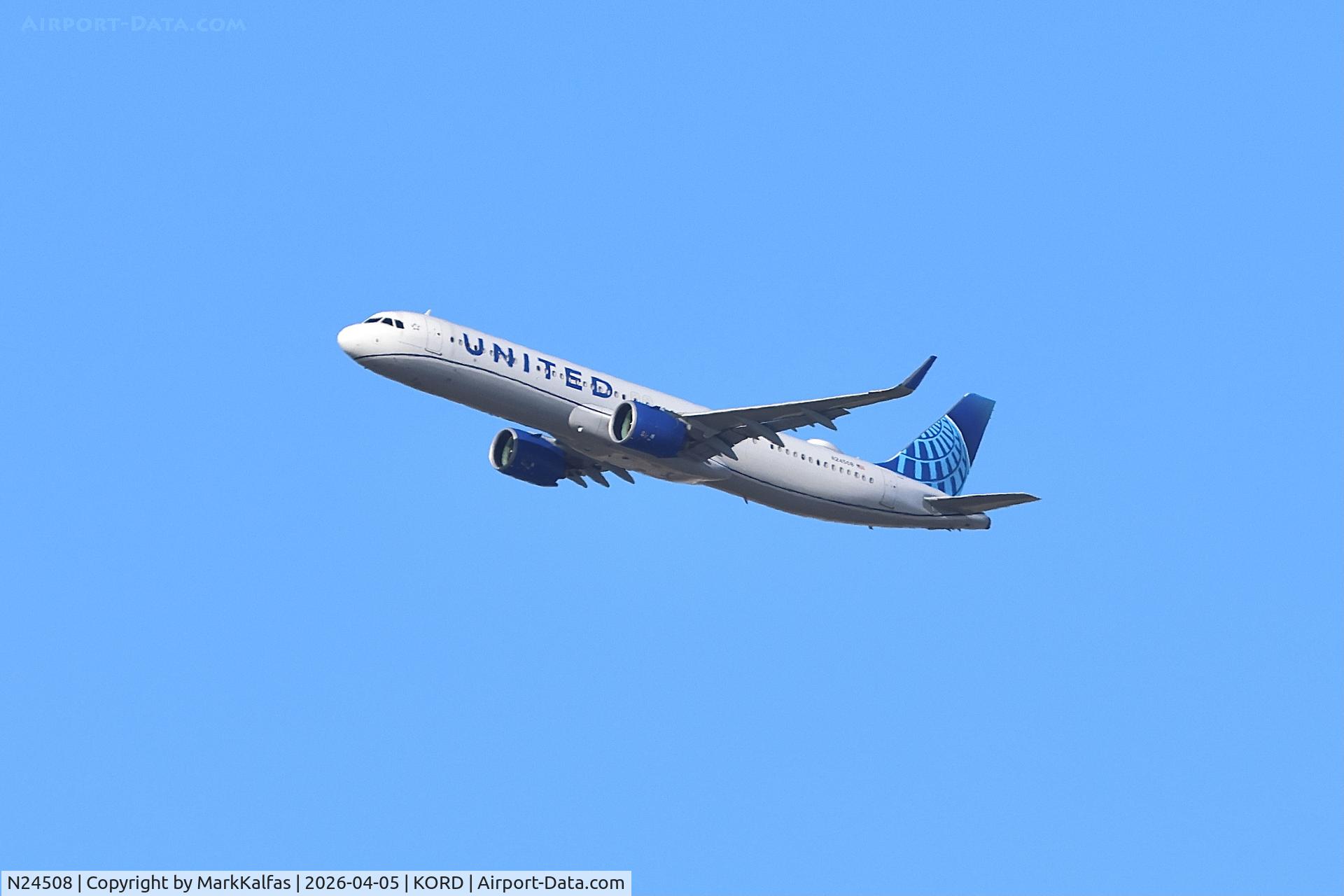 N24508, 2024 Airbus A321-271NX, c/n 11706, A21N United Airbus A321-271NX N24508 departing 28R KORD 