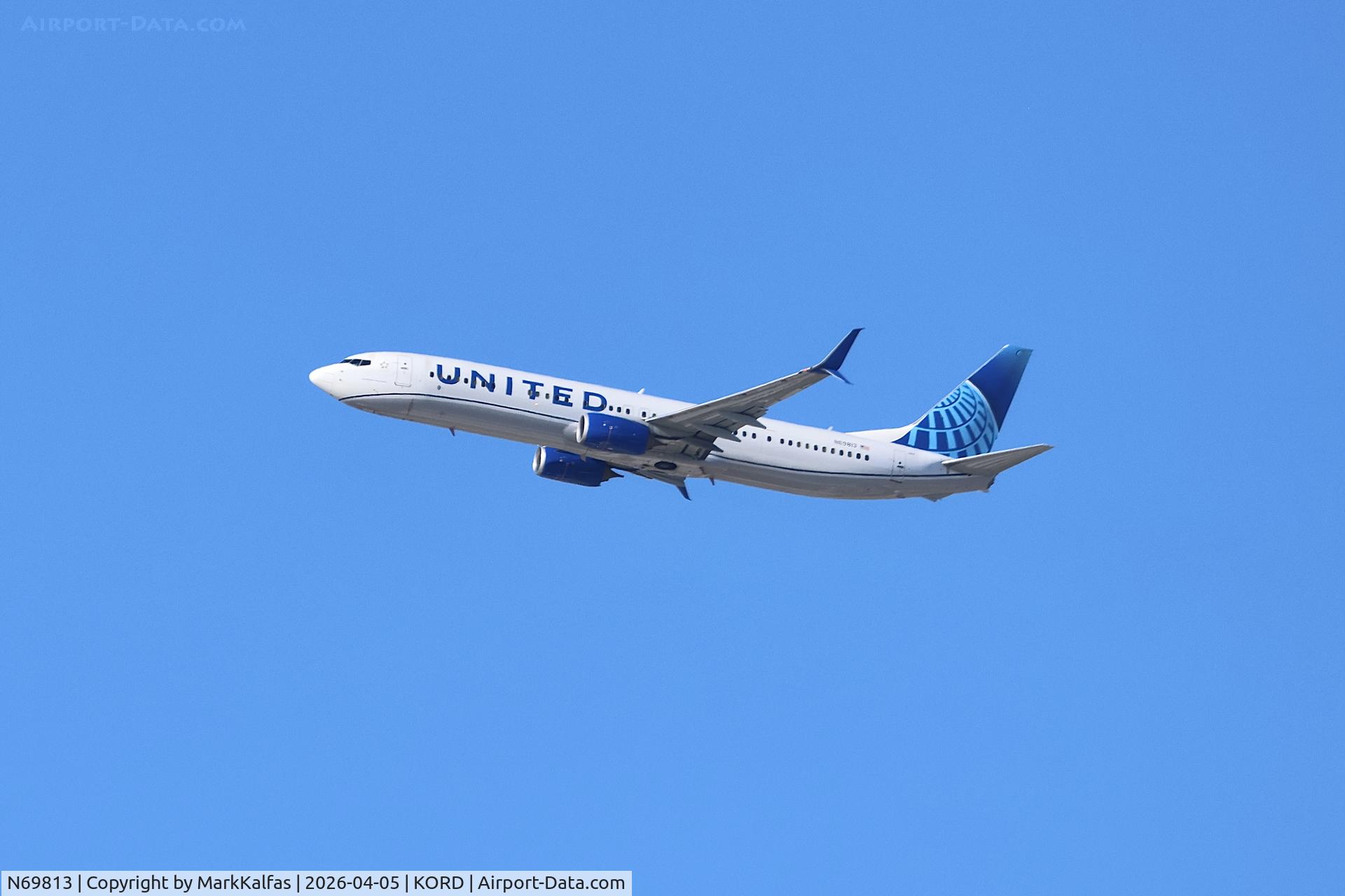 N69813, 2014 Boeing 737-924/ER, c/n 43531 l/n 4773, B739 United Boeing 737-924ER, N69813 departing 28R KORD