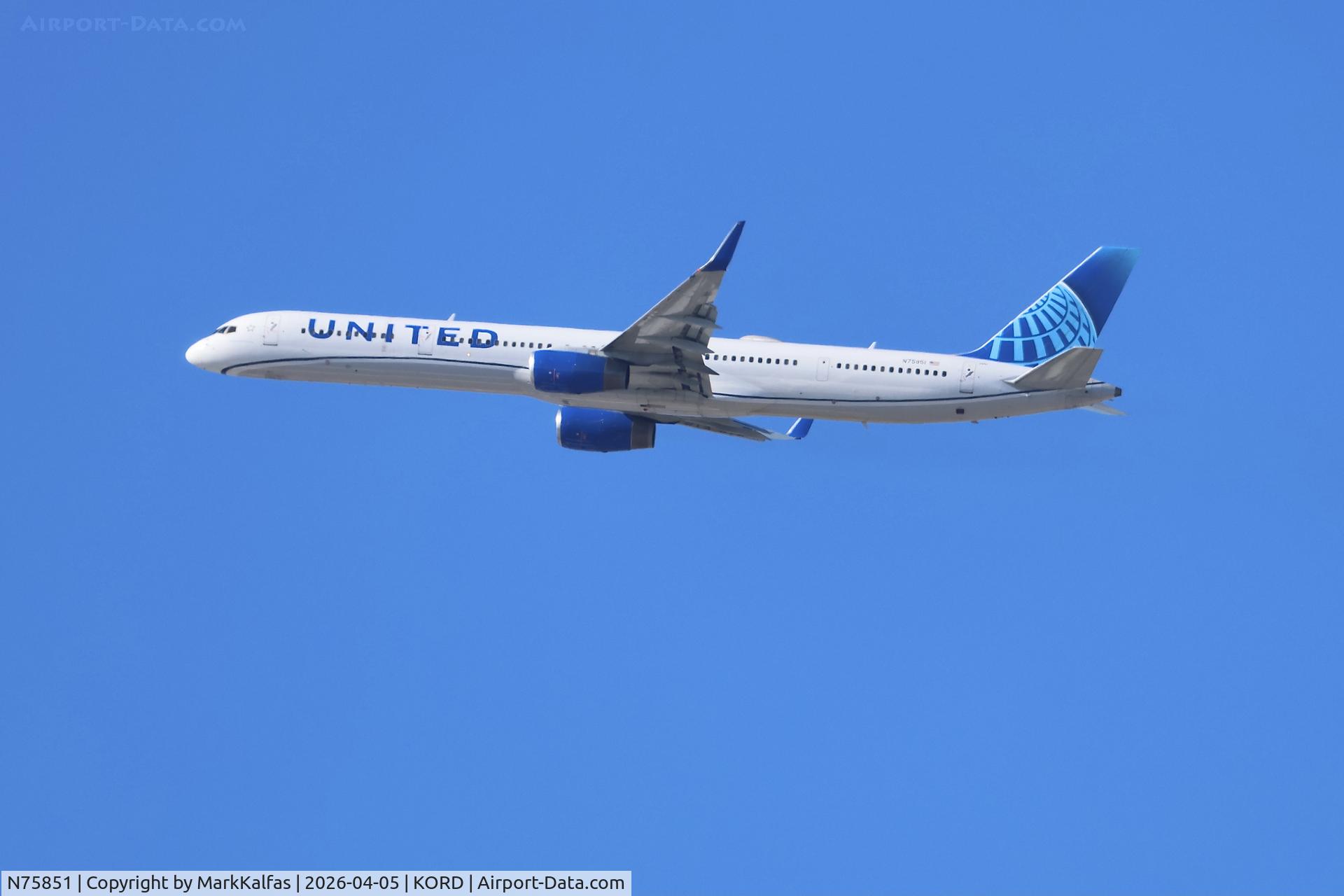N75851, 2001 Boeing 757-324, c/n 32810, B753 United Boeing 757-324, N75851 departing 28R KORD