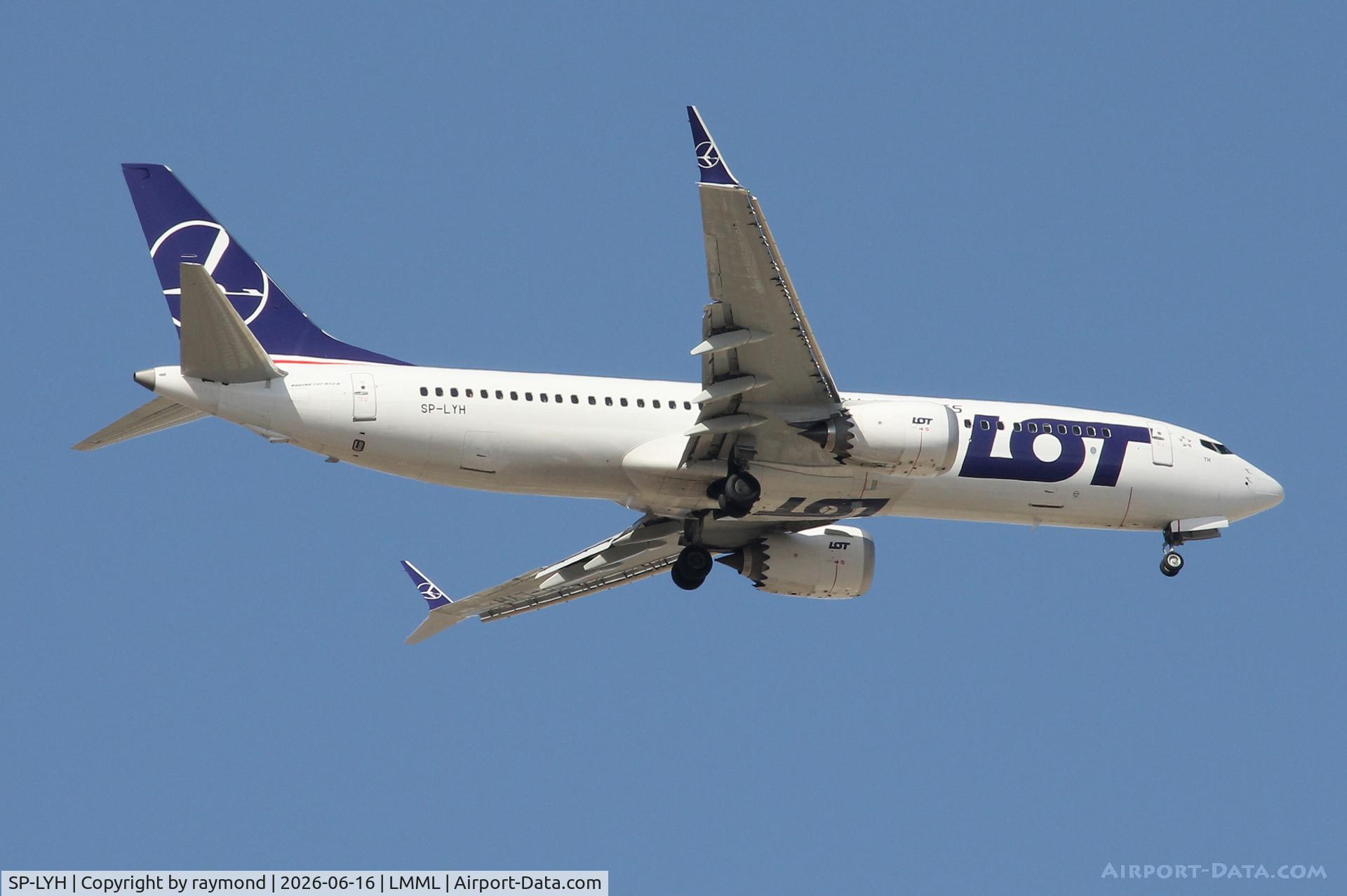 SP-LYH, Boeing 737- 8 MAX, c/n 65282, Boeing 737-8 MAX reg SP-LYH of LOT Polish Airlines approaching RW13 Malta.