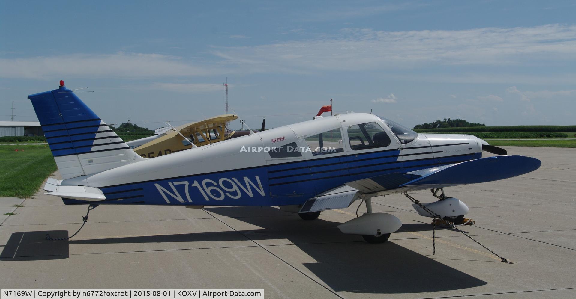 N7169W, 1963 Piper PA-28-180, c/n 28-978, On the ramp
