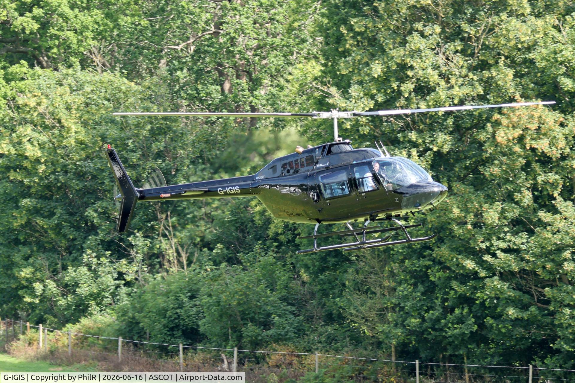 G-IGIS, 1975 Bell 206B JetRanger II, c/n 1669, G-IGIS 1975 Bell 206B Jet Ranger ll Ascot Heliport 

