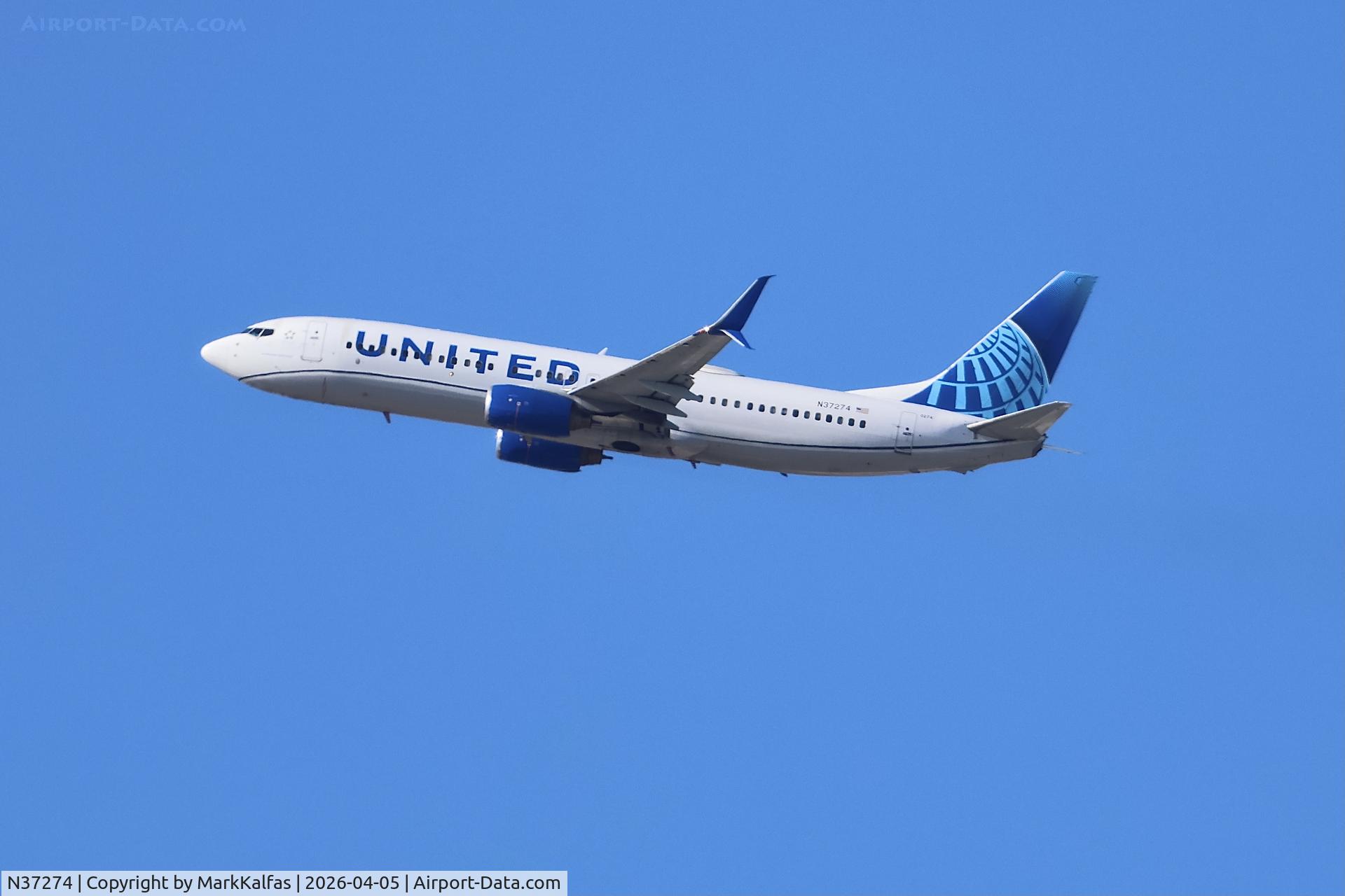 N37274, 2002 Boeing 737-824, c/n 31592, B738 United Airlines Boeing 737-824 N37274 departing 28R kORD