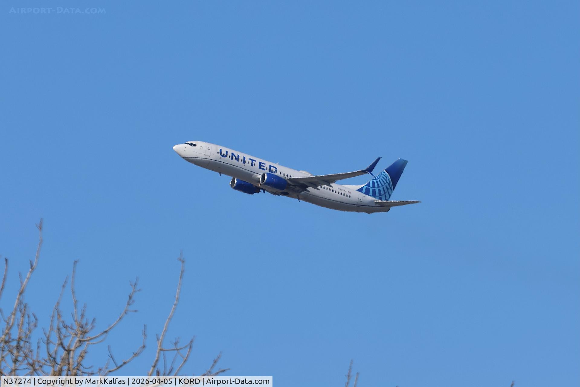 N37274, 2002 Boeing 737-824, c/n 31592, B738 United Airlines Boeing 737-824 N37274 departing 28R kORD