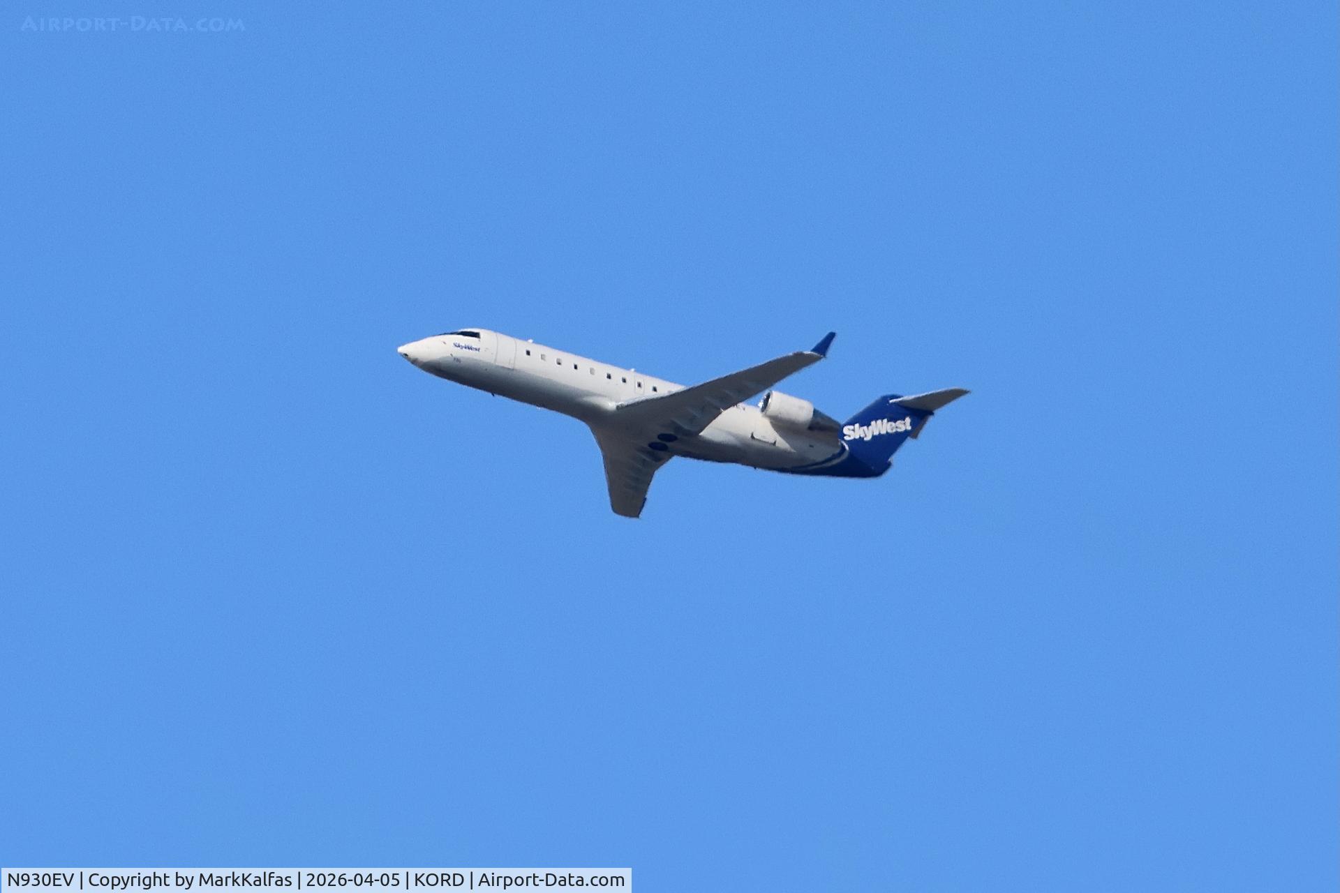 N930EV, 2005 Bombardier CRJ-200ER (CL-600-2B19), c/n 8014, CRJ2 SkyWest / United Express Bombardier CRJ-200ER N930EV departing 27L KORD