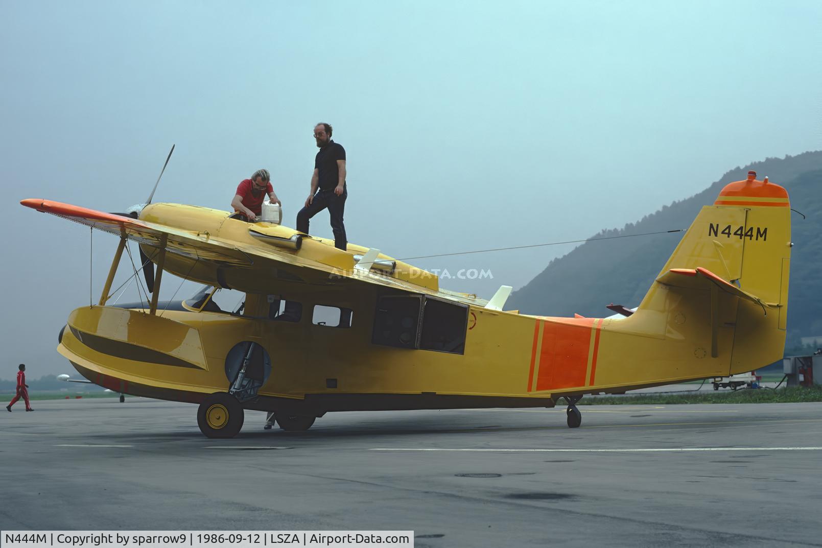 N444M, 1945 Grumman G-44A Widgeon, c/n 1411, Beeing refuelled on hard soil