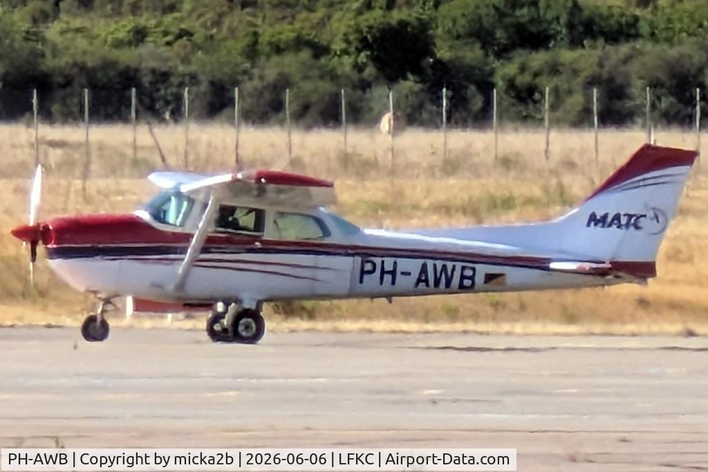 PH-AWB, Cessna 172N, c/n 17272082, Taxiing