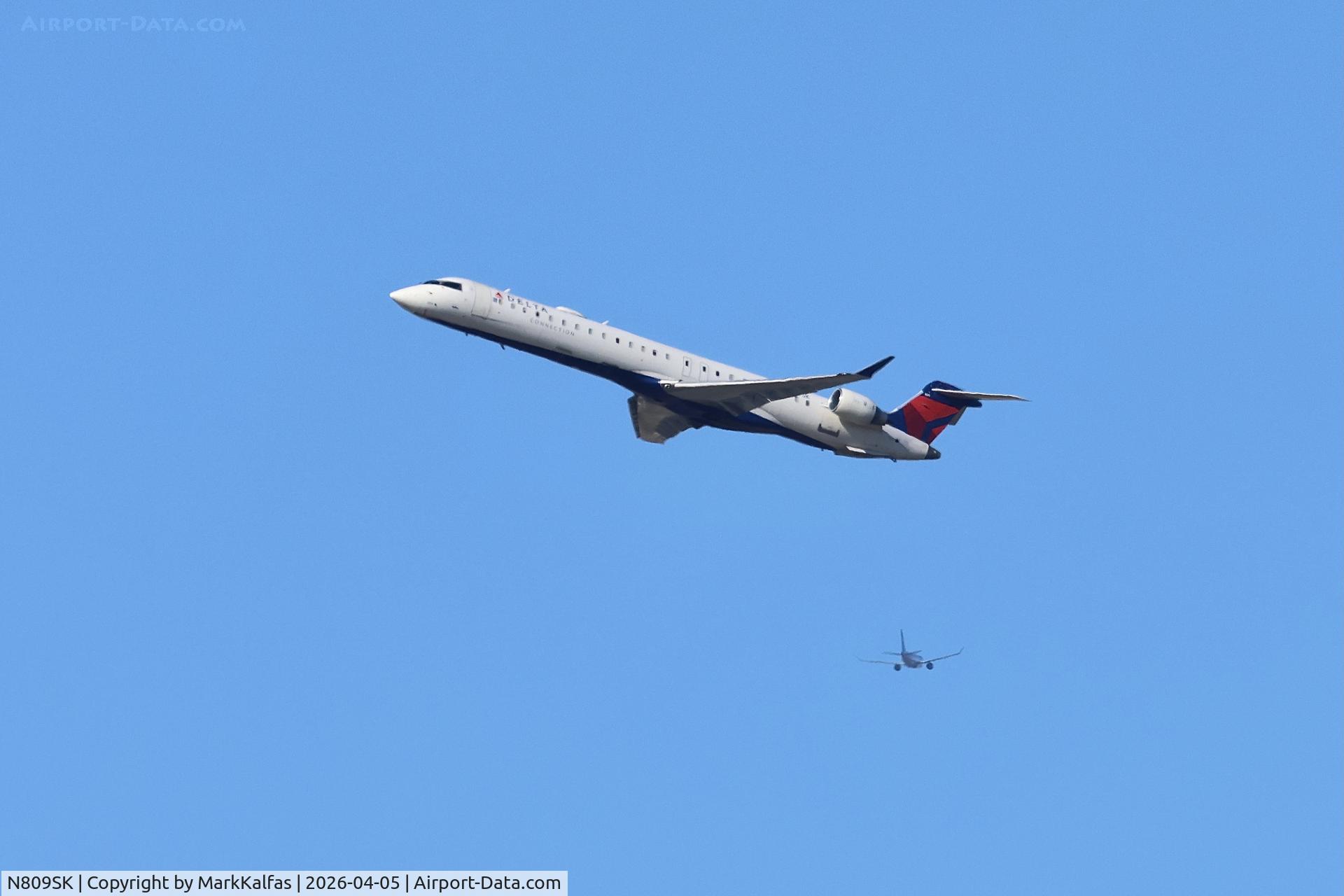 N809SK, 2006 Bombardier CRJ-900ER (CL-600-2D24), c/n 15086, CRJ9 SkyWest / Delta Connection Bombardier CRJ-900ER, N809SK departing 27L KORD.